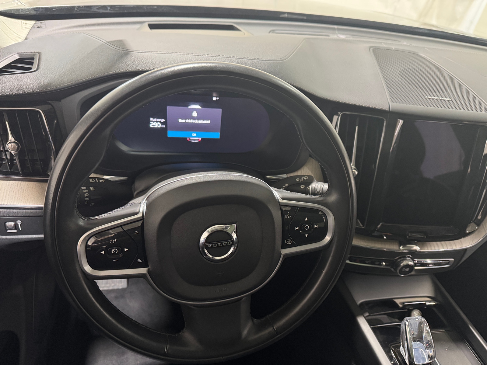 Thumbnail: 2022 Volvo XC60 - 4