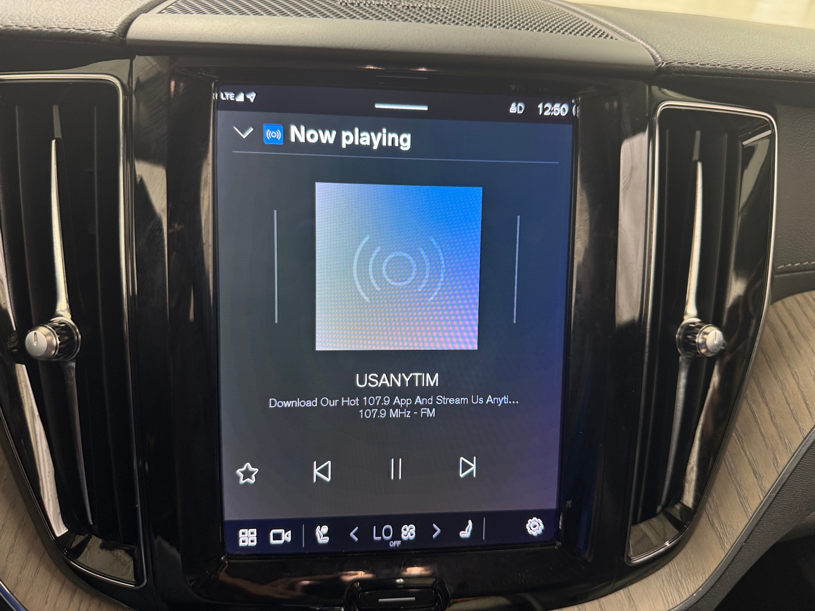Thumbnail: 2022 Volvo XC60 - 3