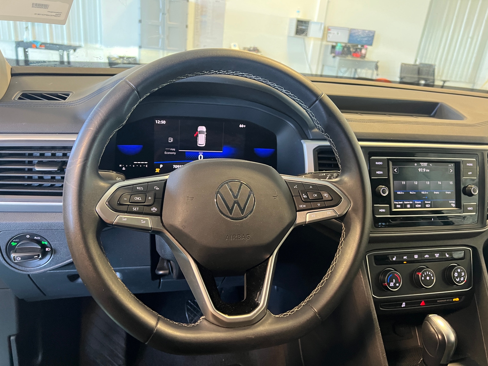 Thumbnail: 2023 Volkswagen Atlas - 4