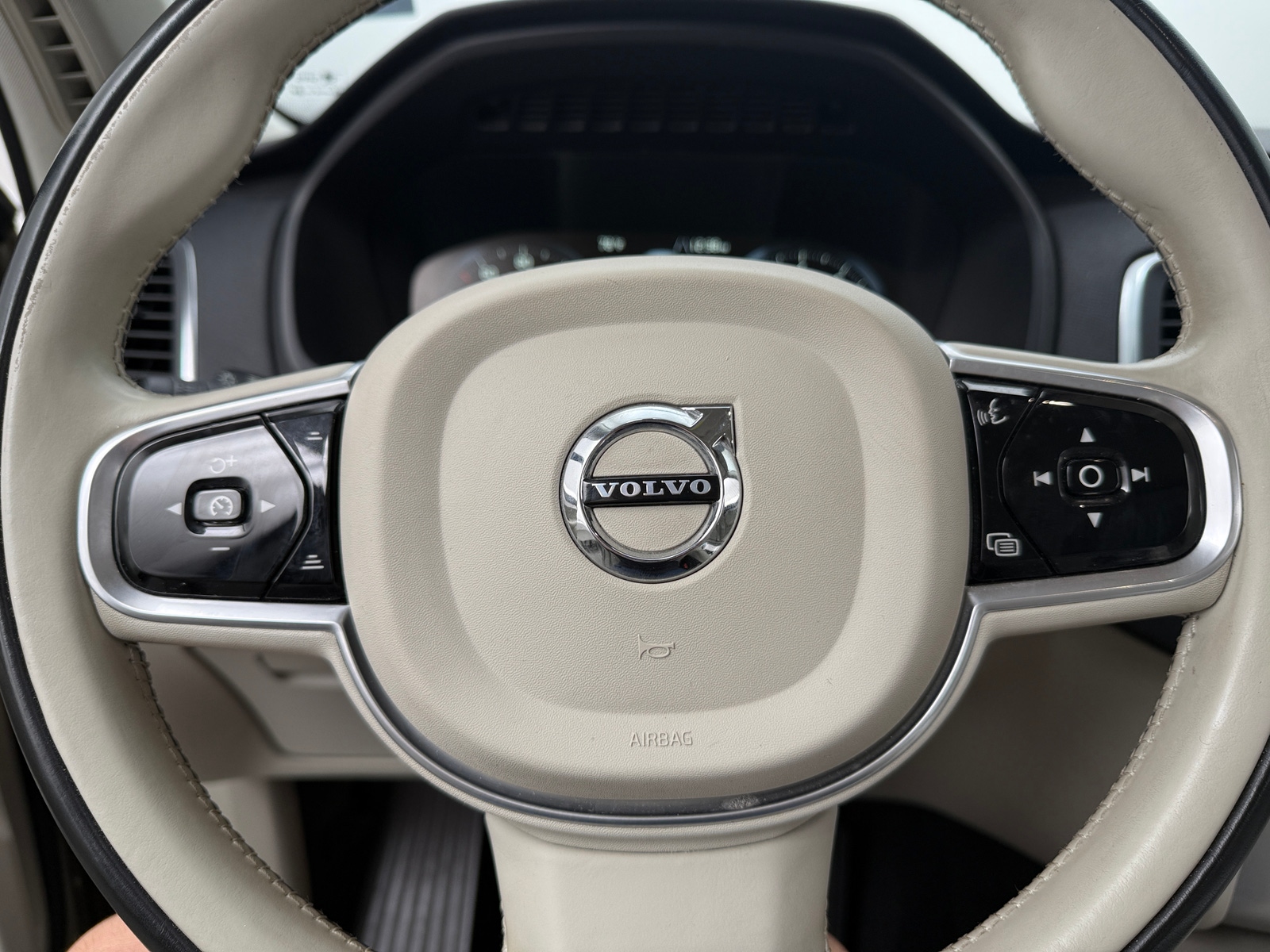 Thumbnail: 2018 Volvo XC90 - 4