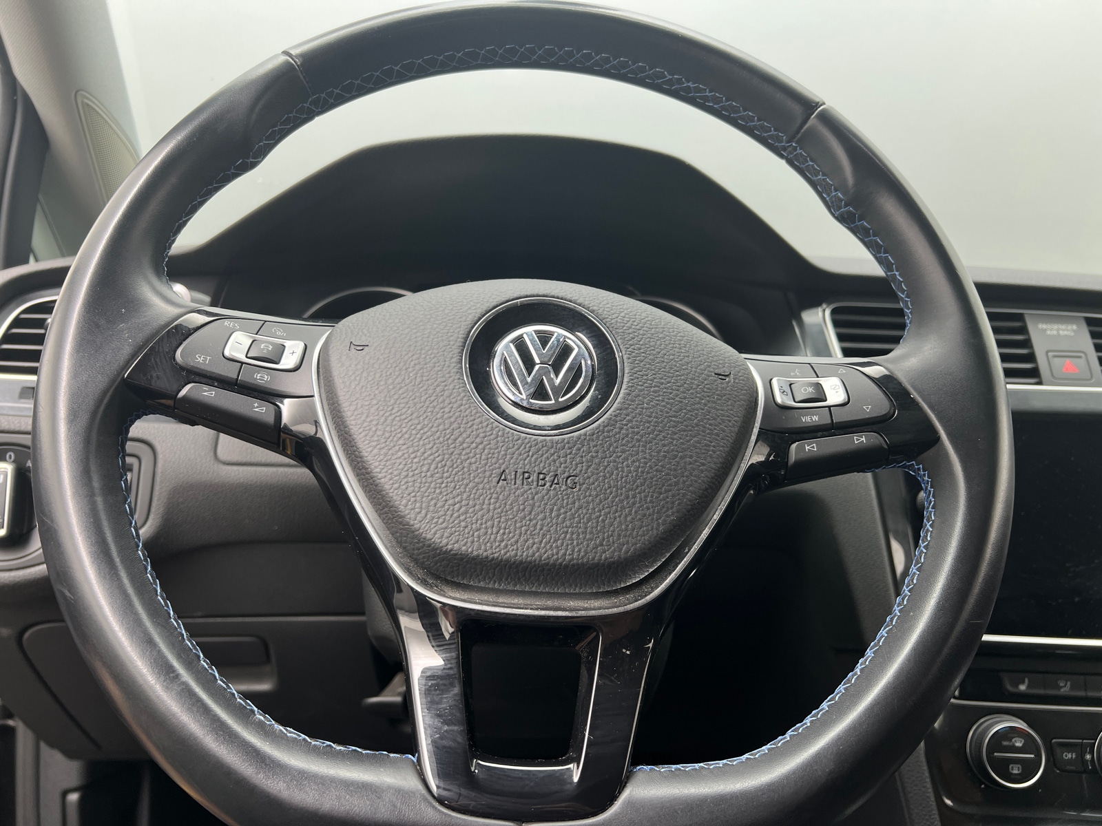 Thumbnail: 2019 Volkswagen e-Golf - 5