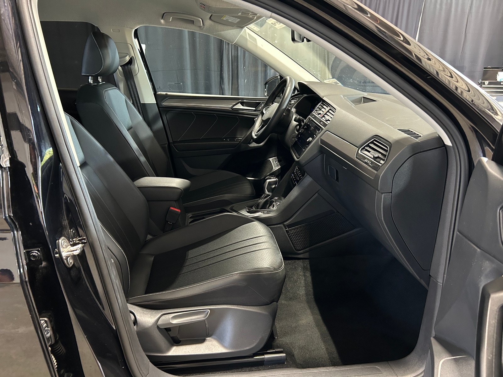Thumbnail: 2024 Volkswagen Tiguan - 2