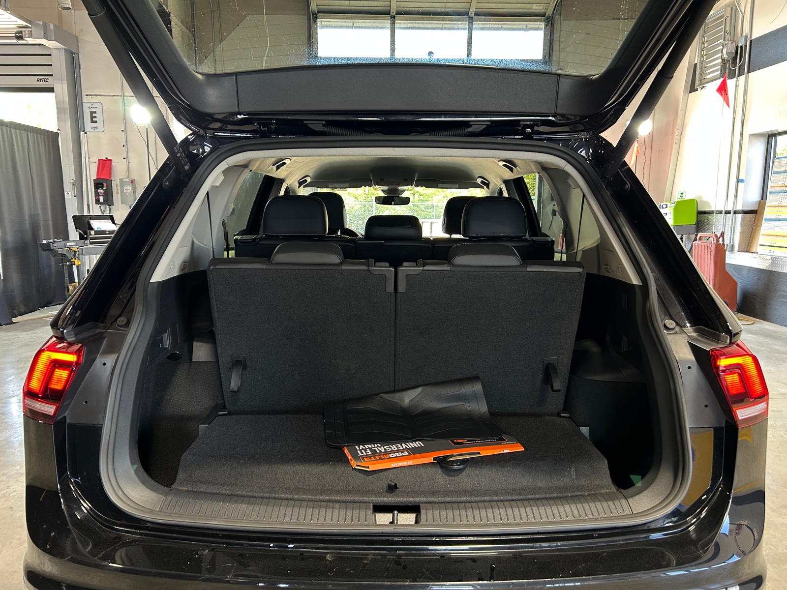 Thumbnail: 2024 Volkswagen Tiguan - 7