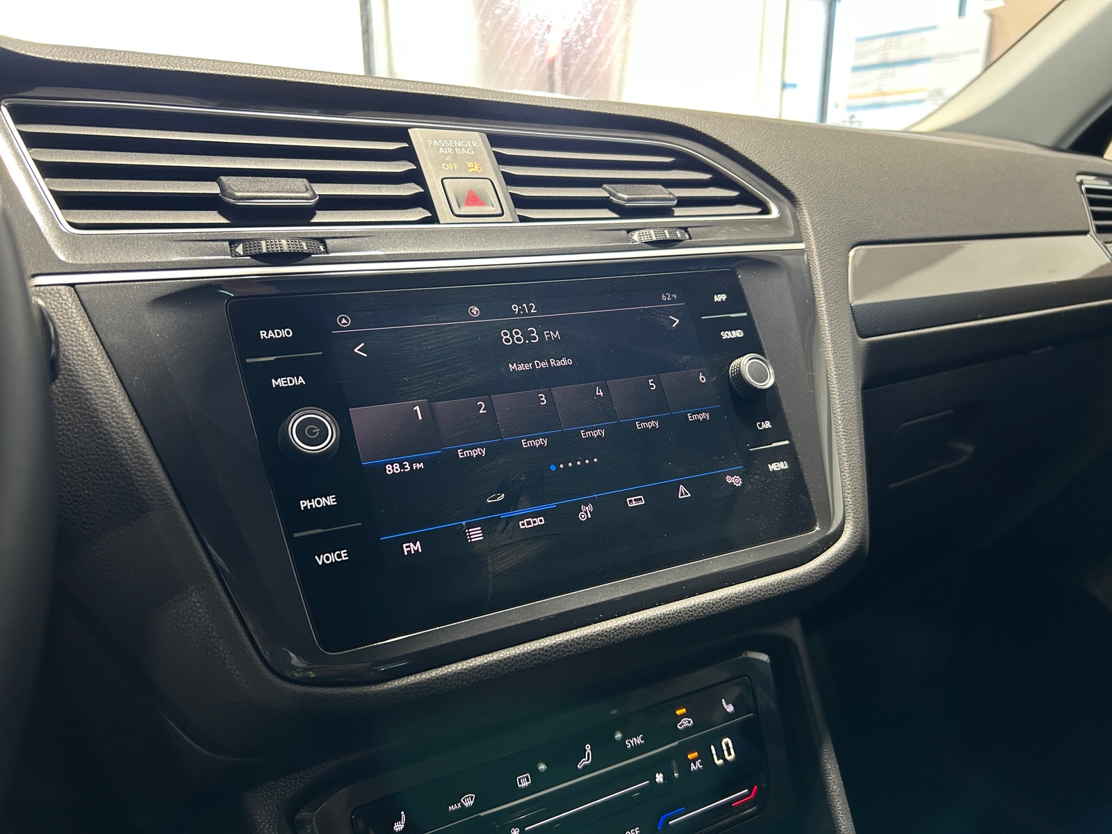 Thumbnail: 2024 Volkswagen Tiguan - 4