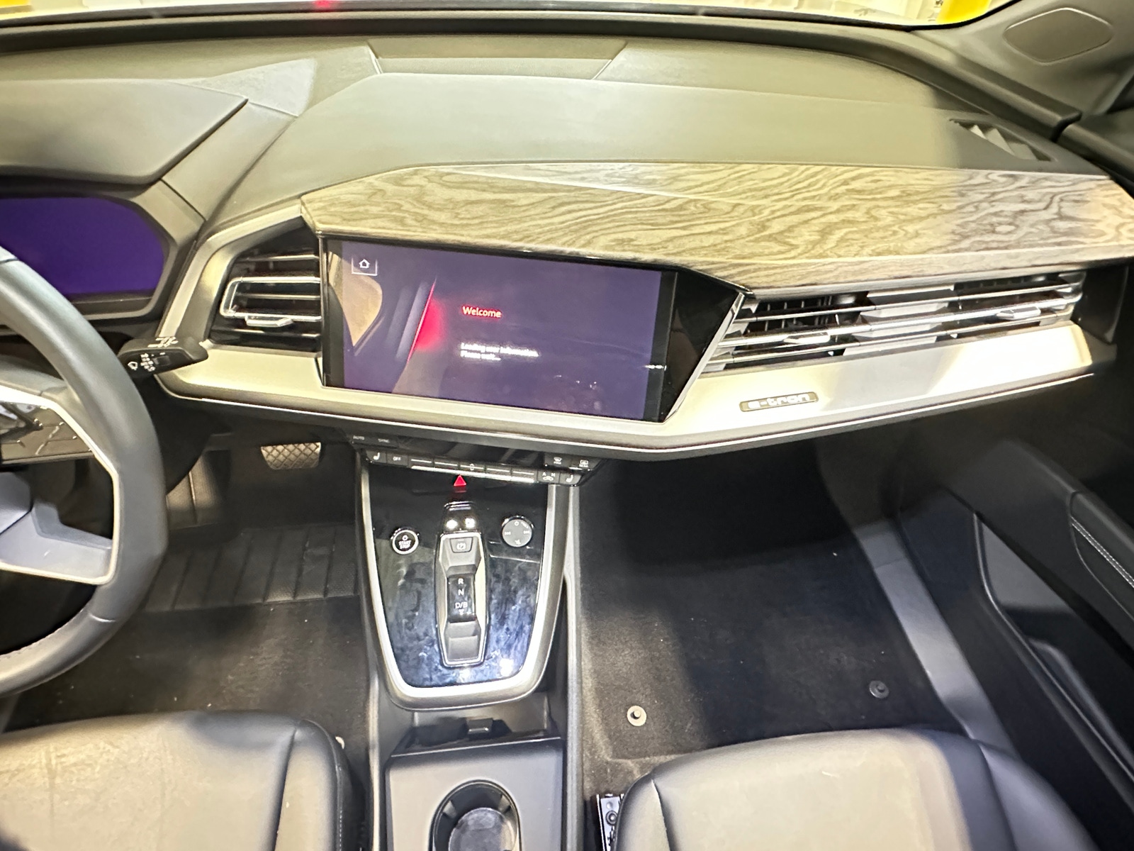 Thumbnail: 2023 Audi Q4 e-tron - 2