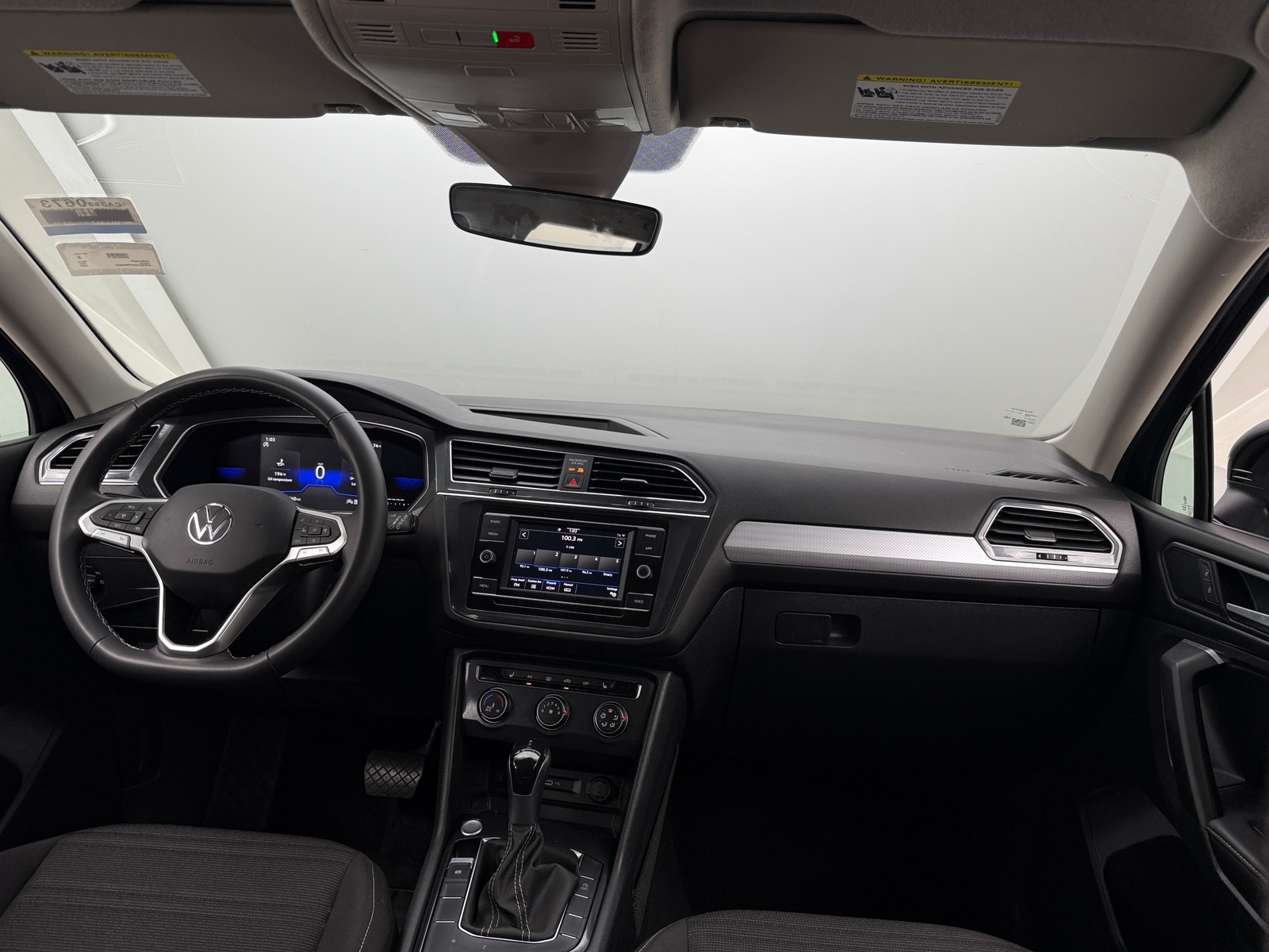 Thumbnail: 2023 Volkswagen Tiguan - 3