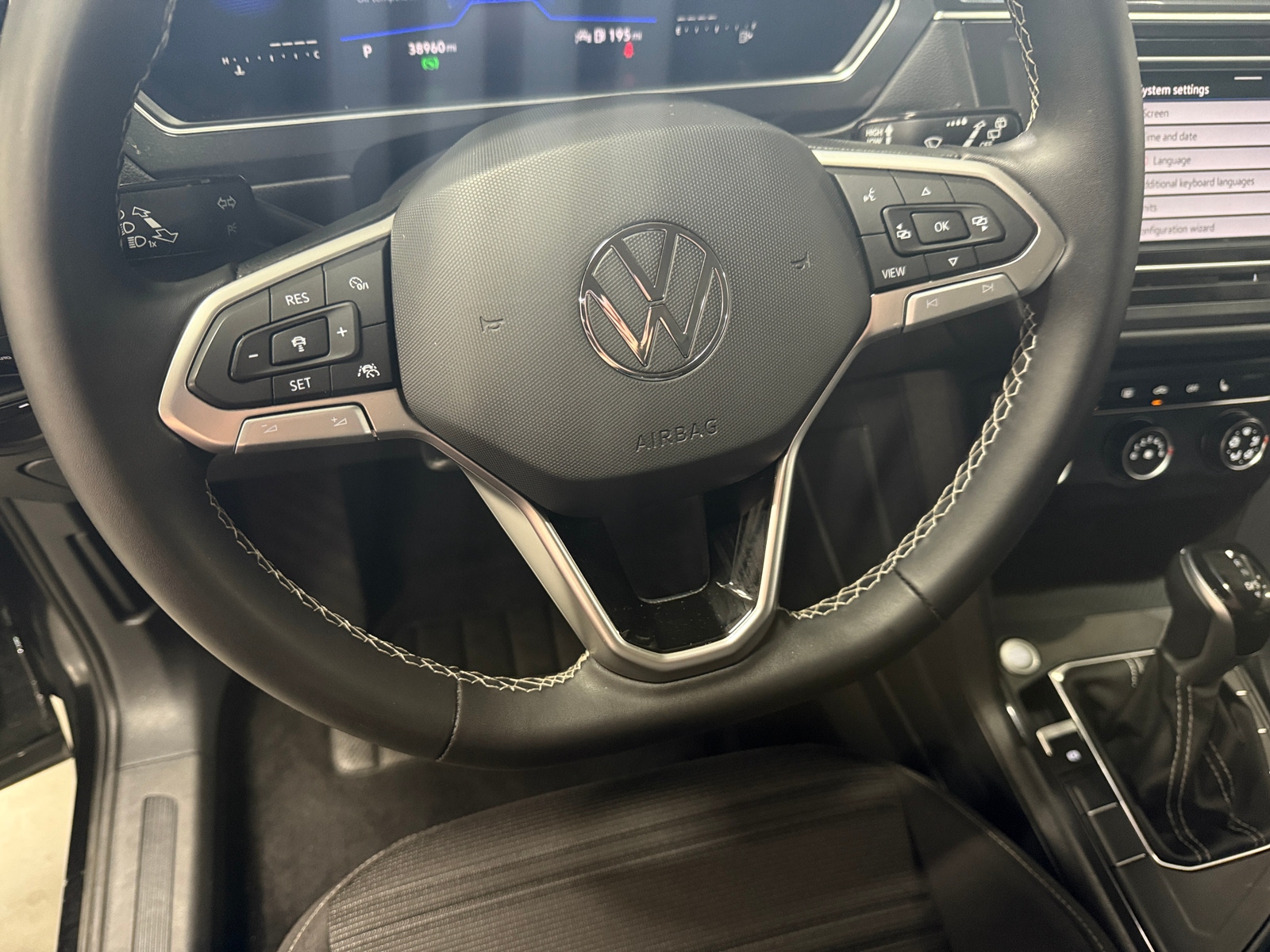 Thumbnail: 2023 Volkswagen Tiguan - 5