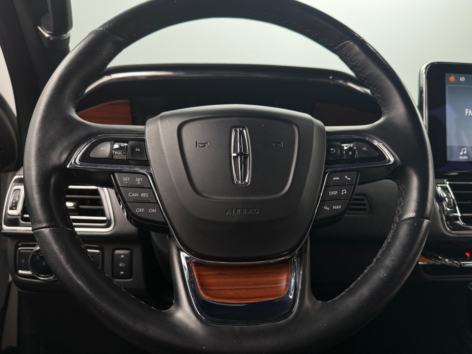 Thumbnail: 2019 Lincoln Navigator - 4