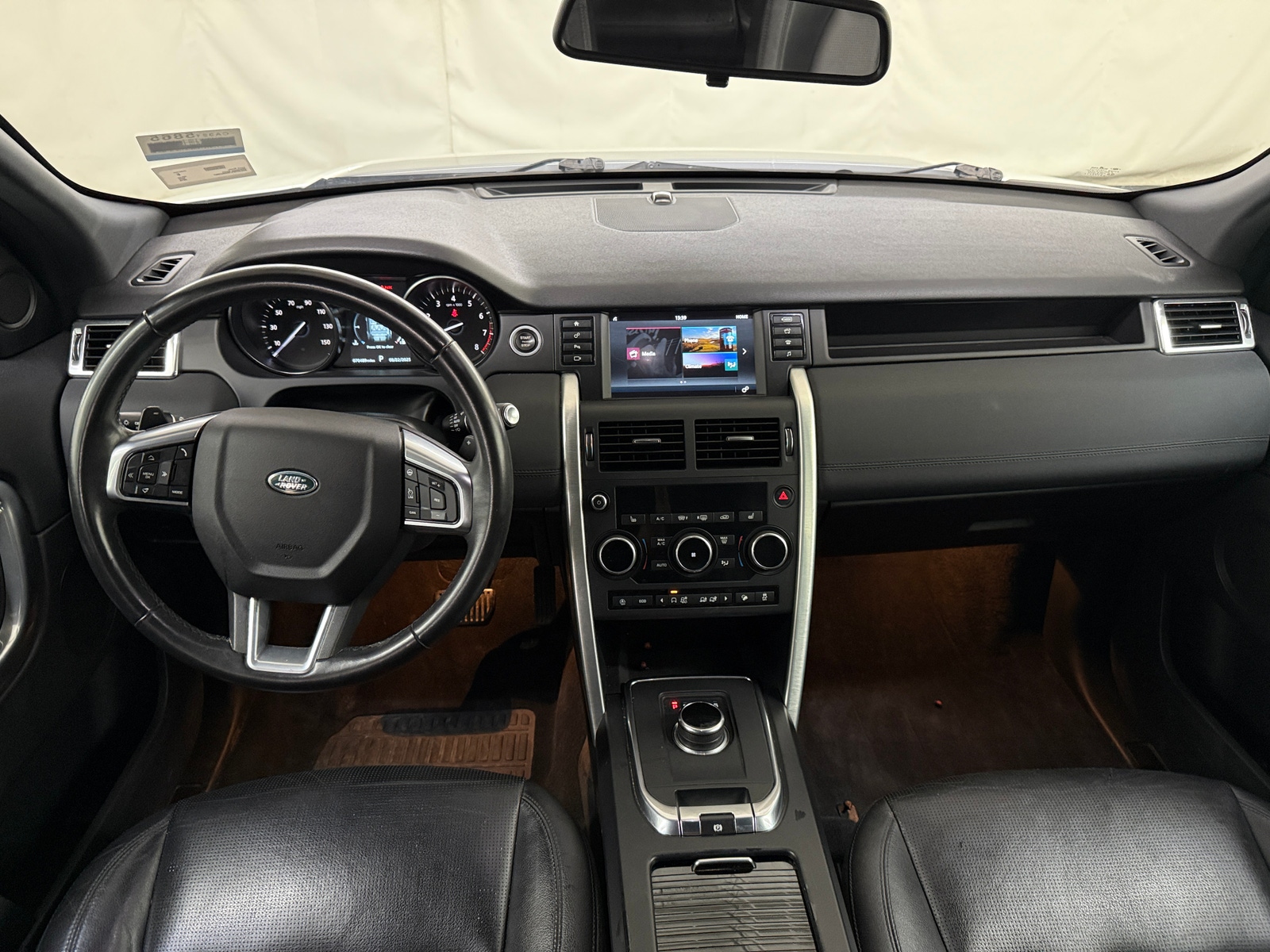 Thumbnail: 2019 Land Rover Discovery Sport - 2