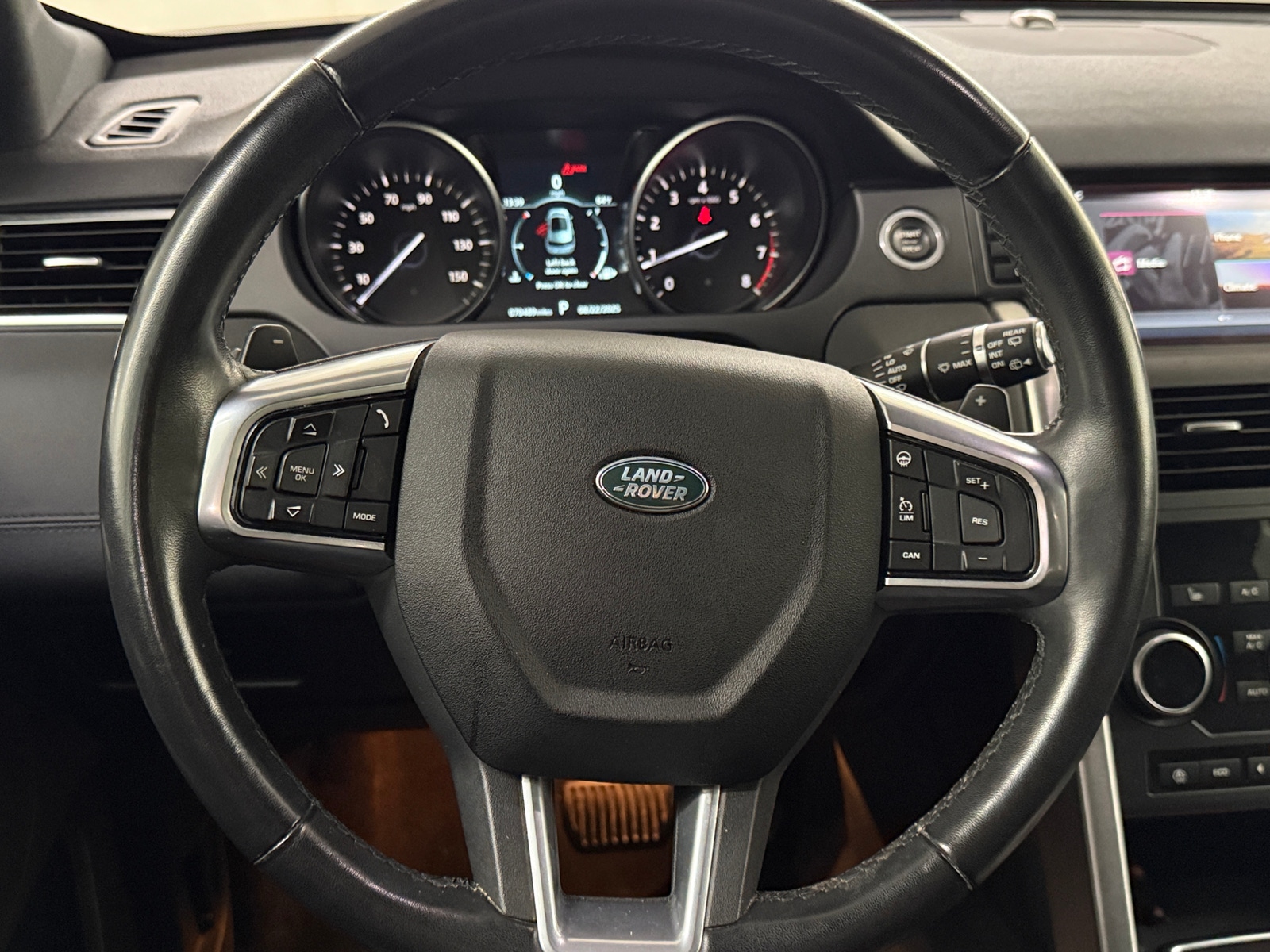 Thumbnail: 2019 Land Rover Discovery Sport - 4