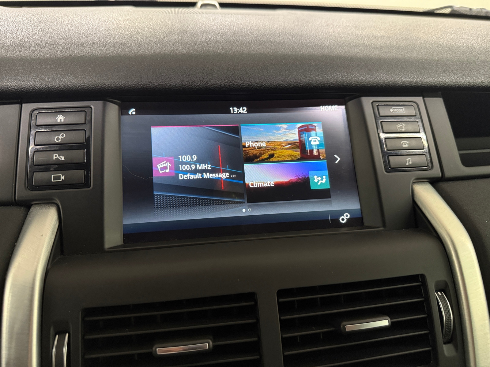 Thumbnail: 2019 Land Rover Discovery Sport - 3