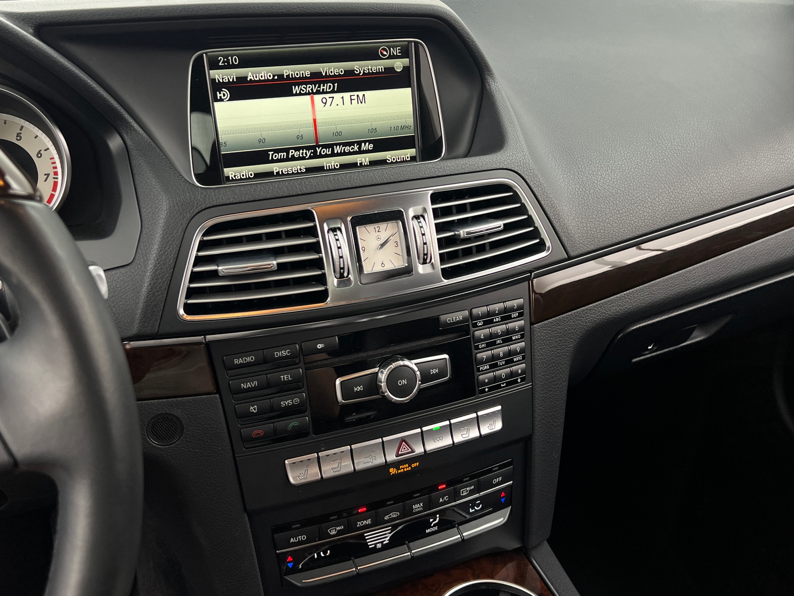 Thumbnail: 2014 Mercedes-Benz E-Class - 3