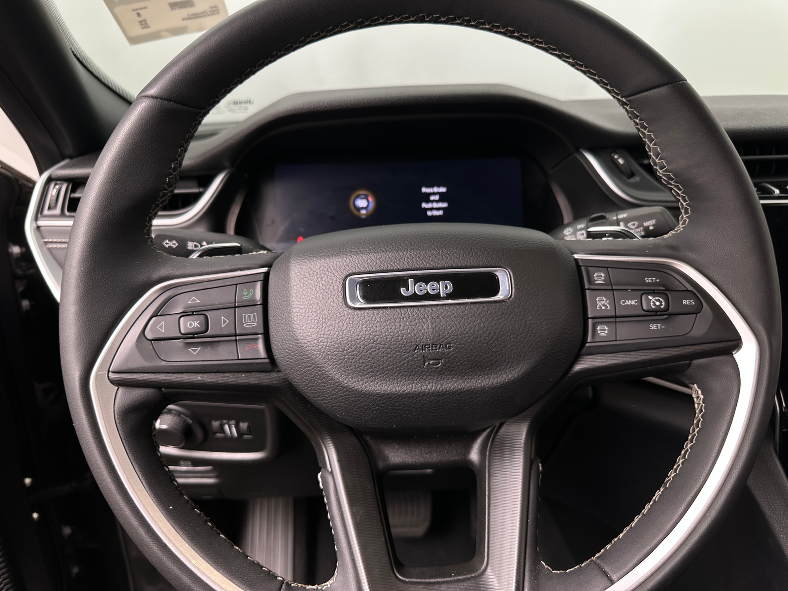 Thumbnail: 2024 Jeep Grand Cherokee L - 4