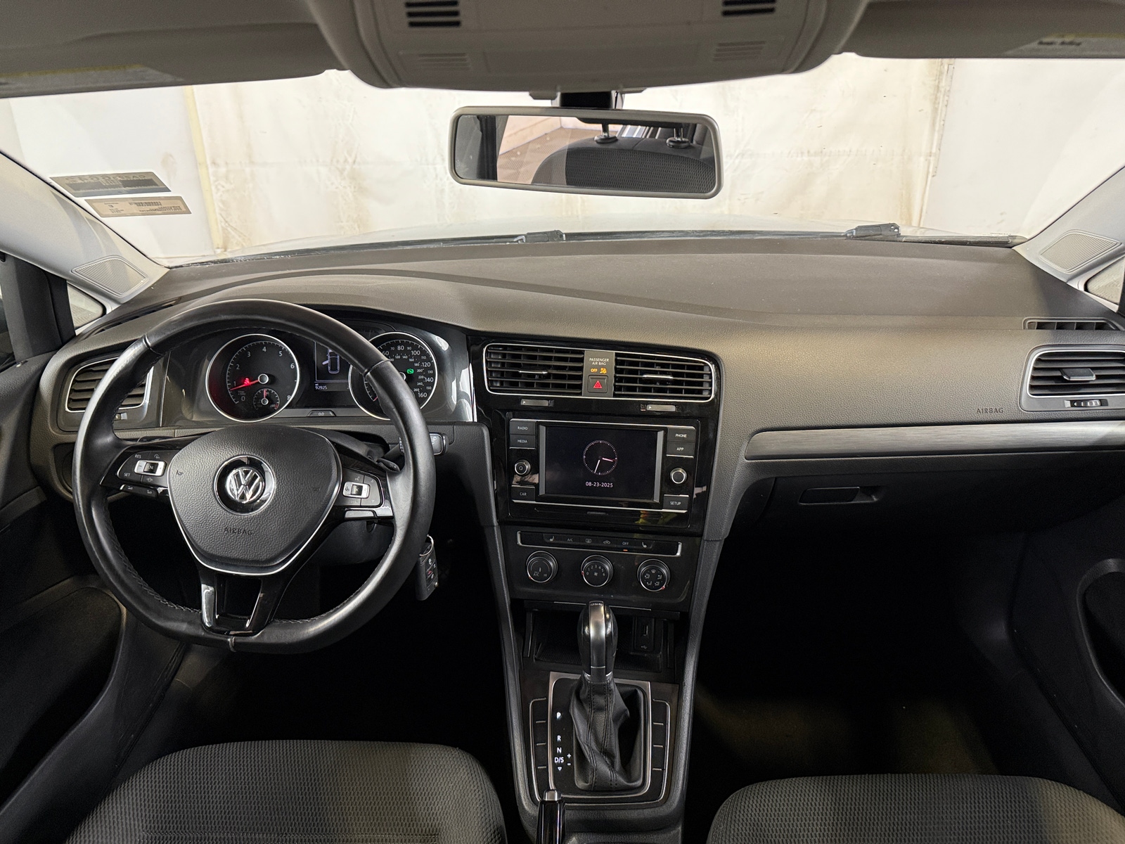 Thumbnail: 2019 Volkswagen e-Golf - 3