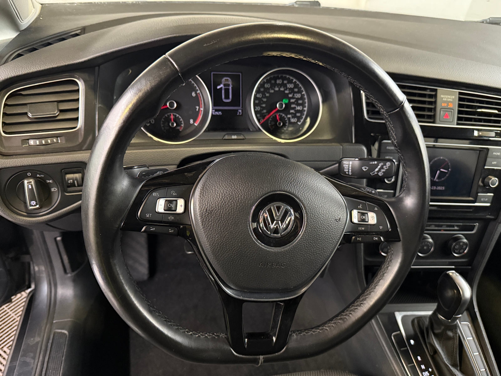 Thumbnail: 2019 Volkswagen e-Golf - 5