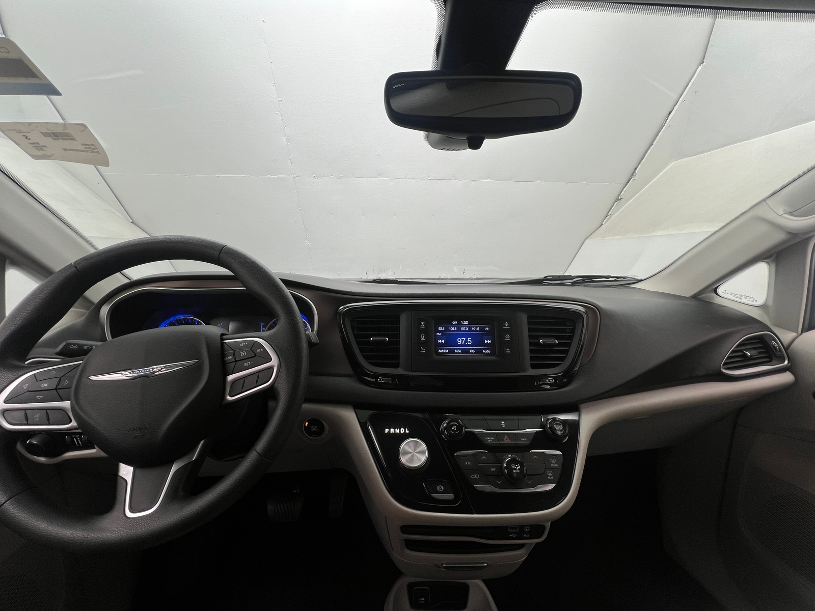 Thumbnail: 2017 Chrysler Pacifica - 3