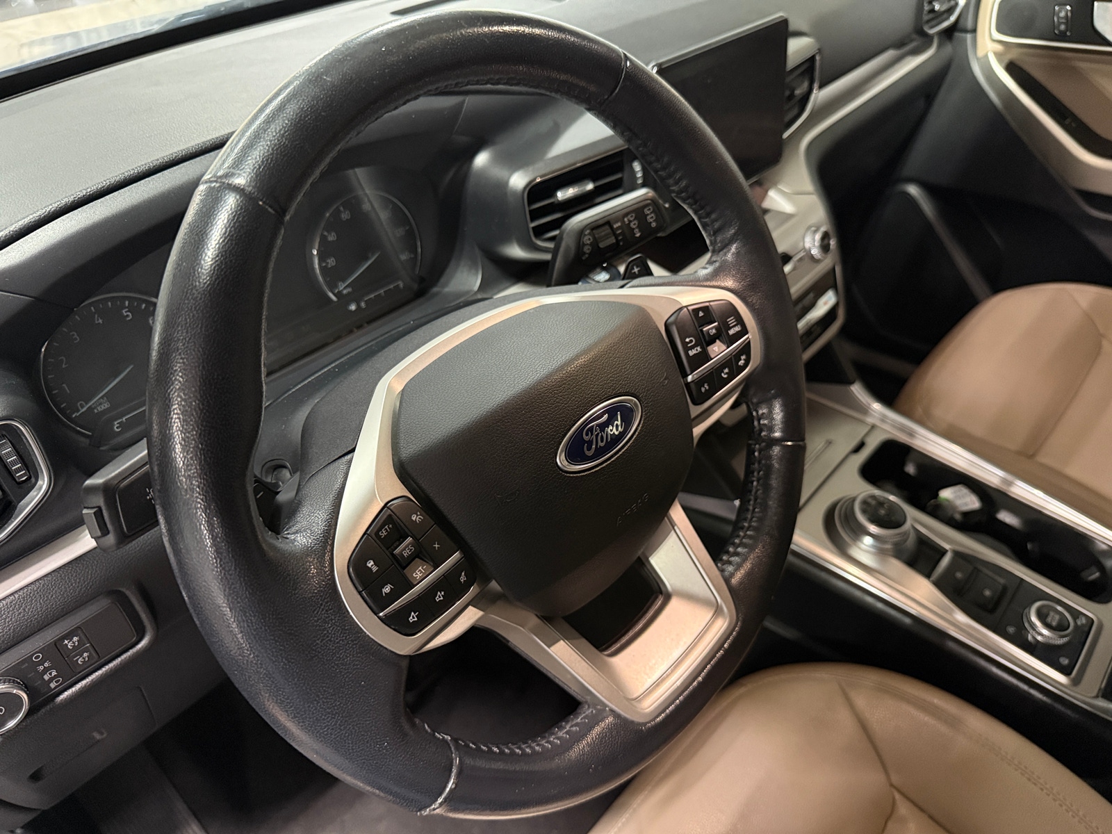 Thumbnail: 2020 Ford Explorer - 5