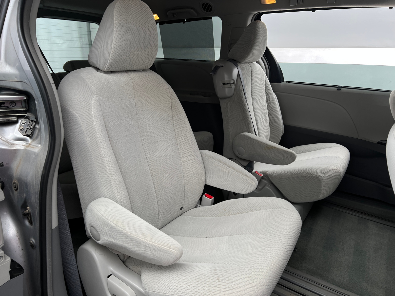 Thumbnail: 2012 Toyota Sienna - 6