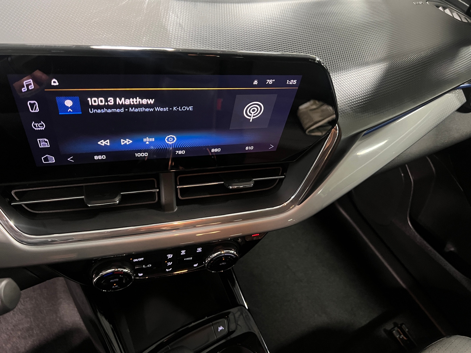 Thumbnail: 2025 Chevrolet Trax - 4