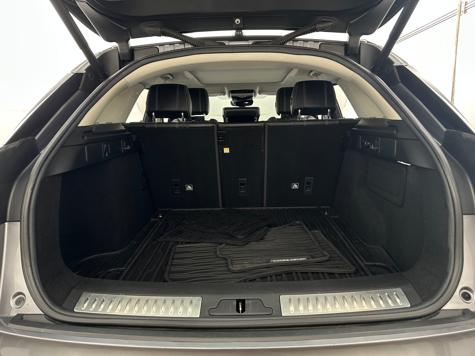 Thumbnail: 2020 Land Rover Range Rover Velar - 6