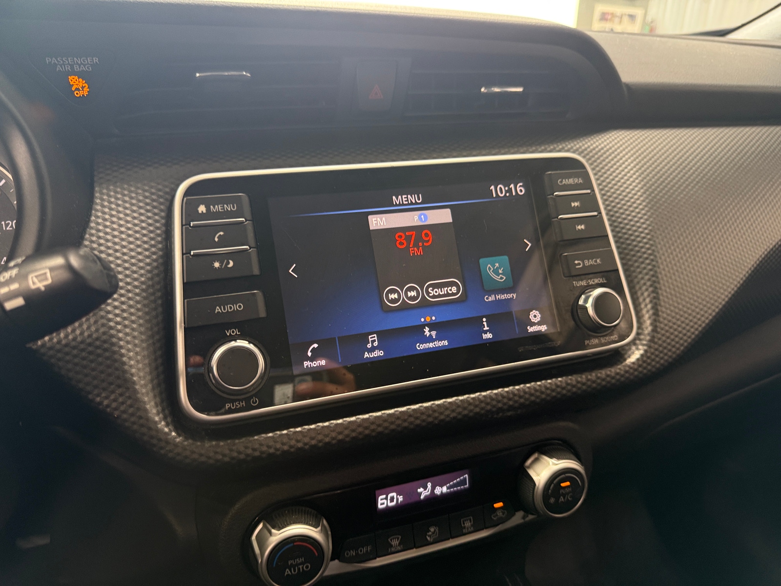 Thumbnail: 2019 Nissan Kicks - 4