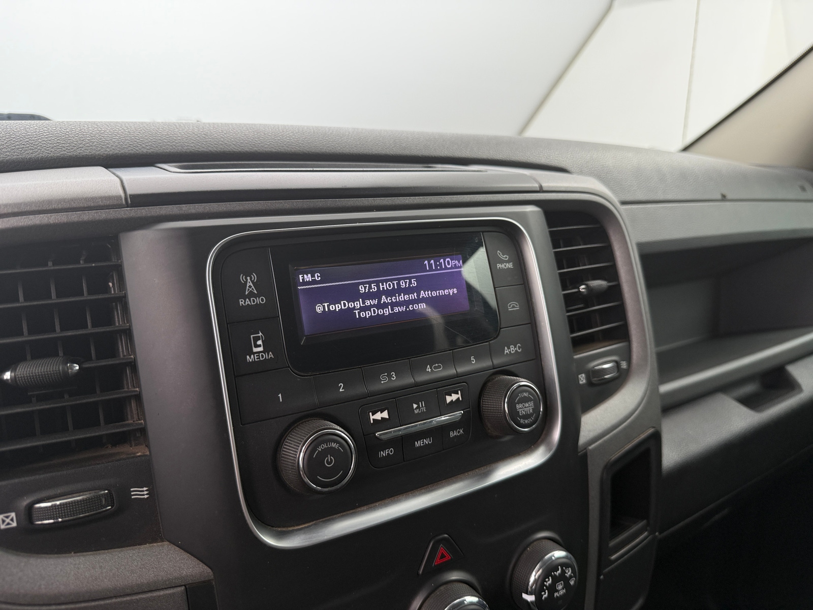 Thumbnail: 2019 RAM 1500 Classic - 3