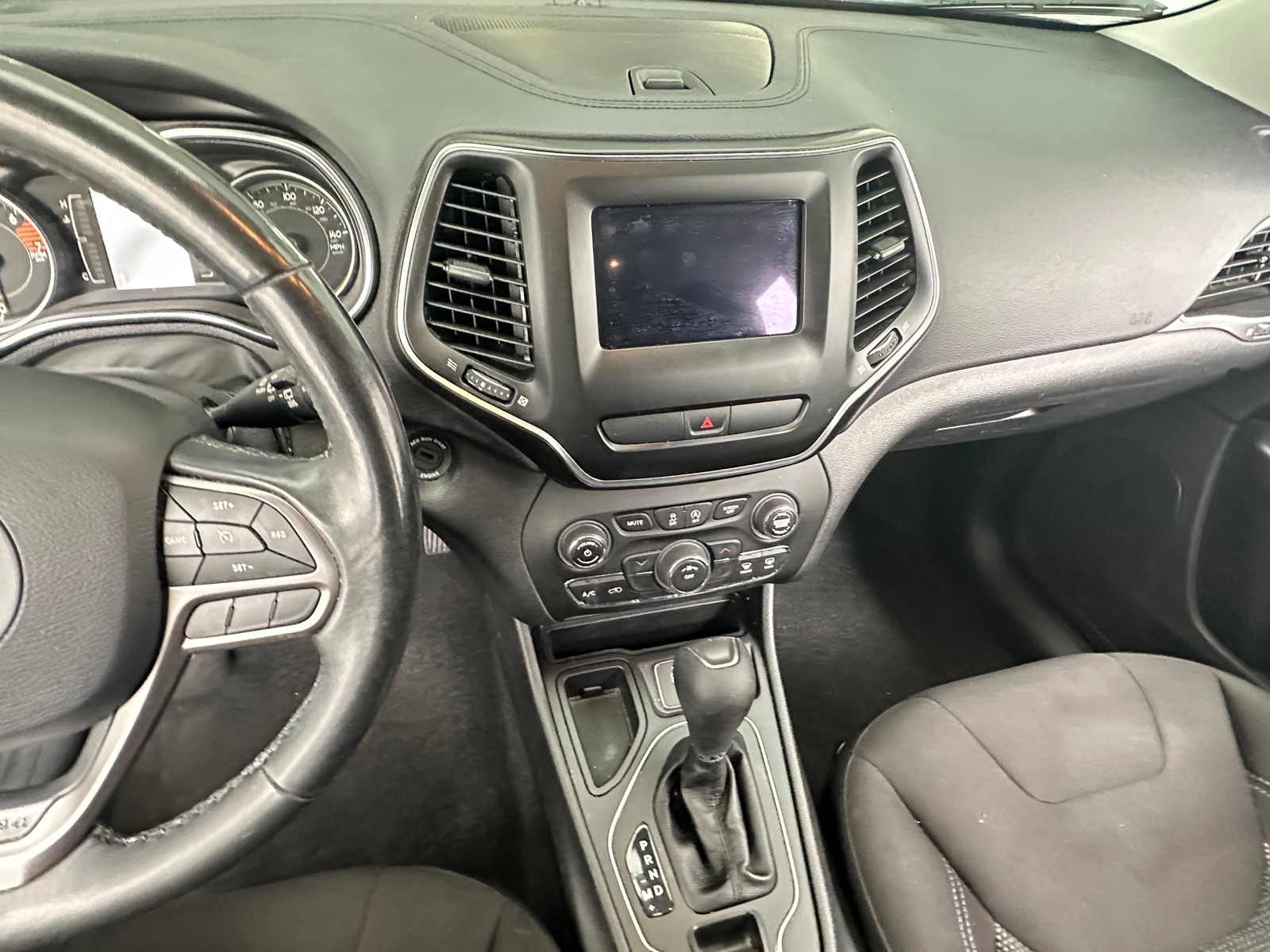 Thumbnail: 2020 Jeep Cherokee - 3