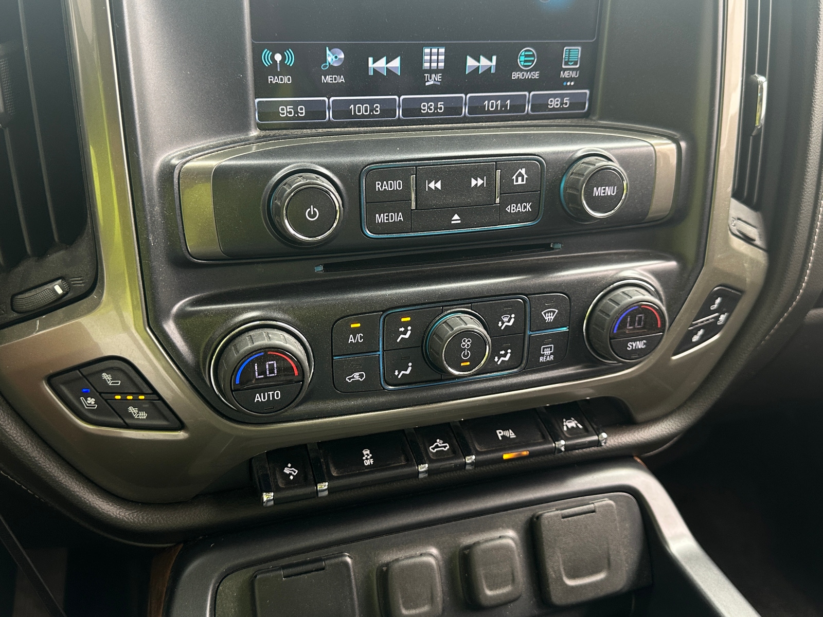 Thumbnail: 2017 Chevrolet Silverado 1500 - 3