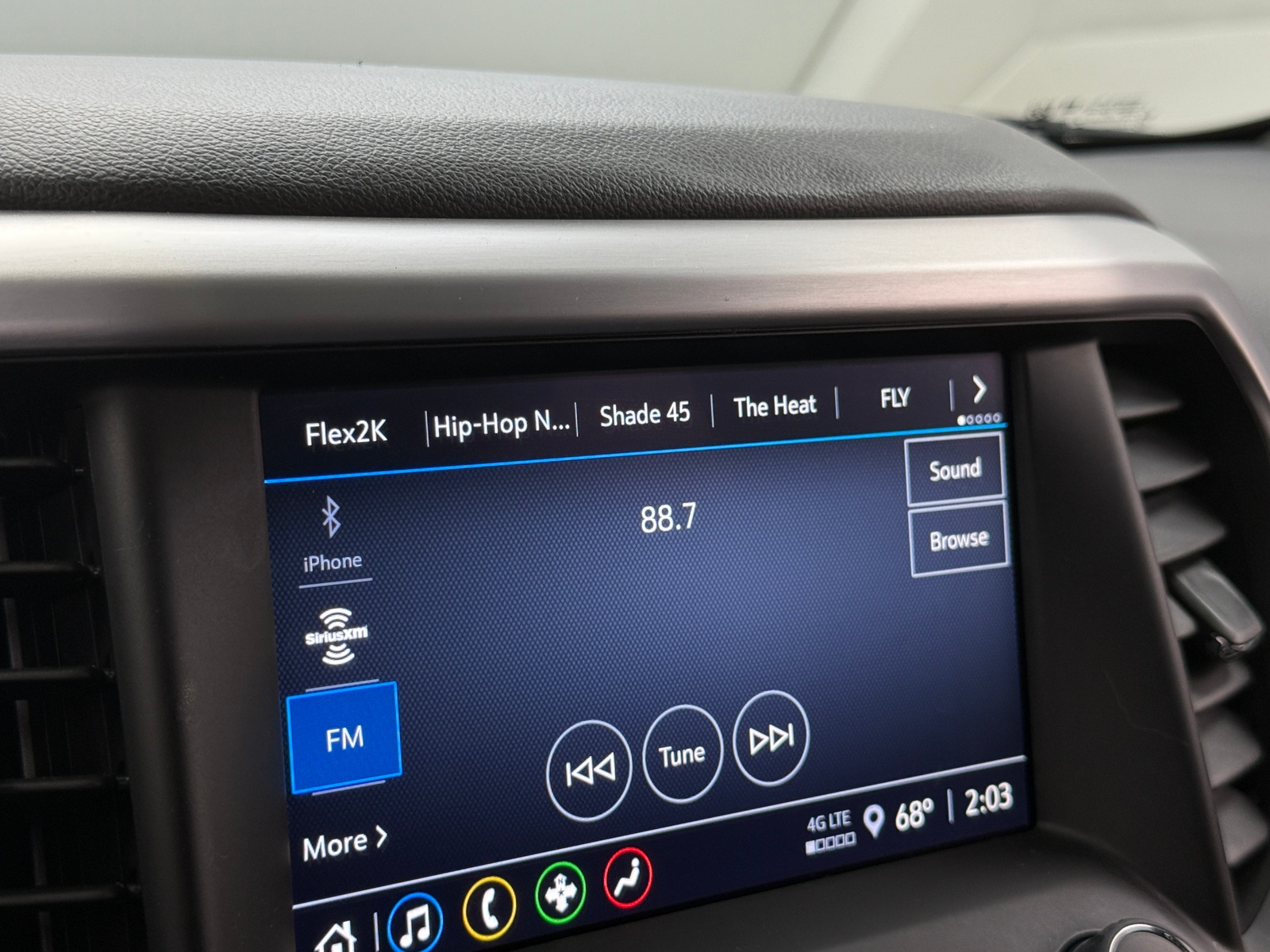 Thumbnail: 2023 GMC Acadia - 4