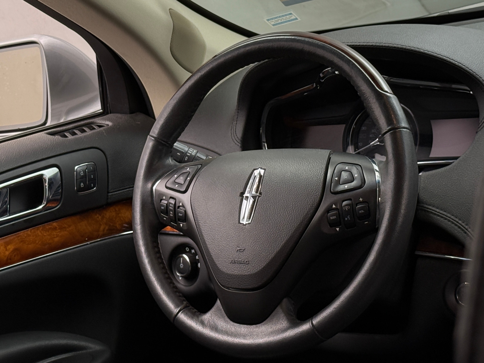 Thumbnail: 2014 Lincoln MKT - 4