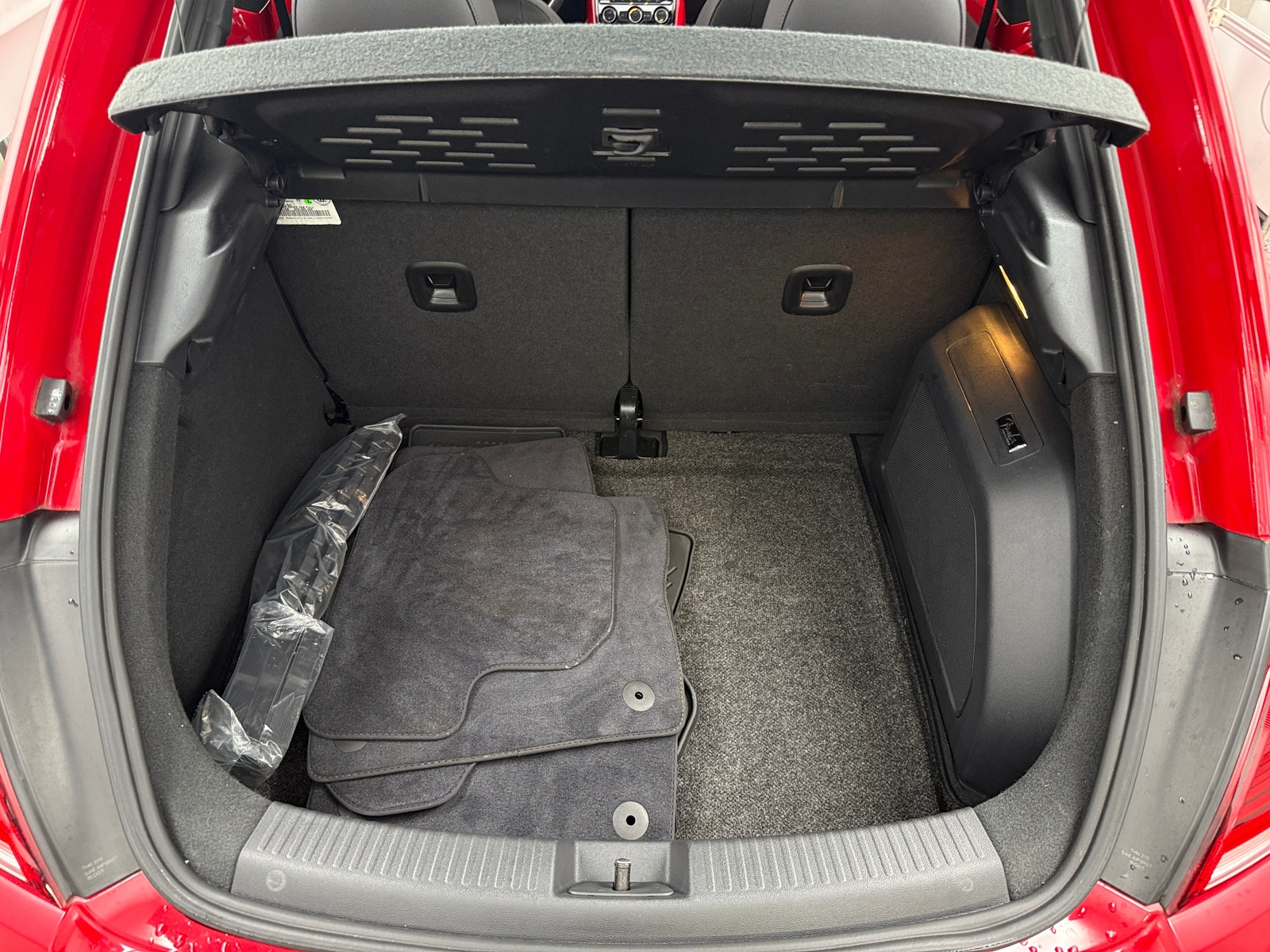 Thumbnail: 2019 Volkswagen Beetle - 6