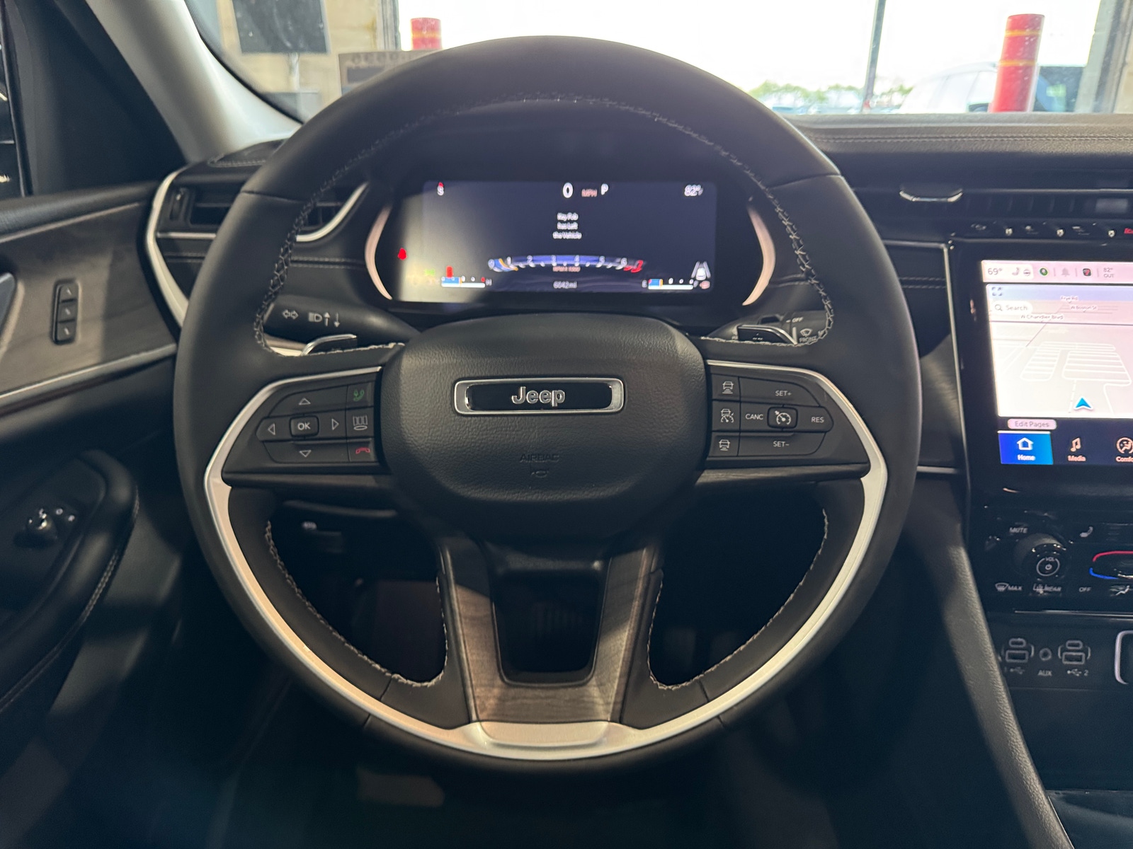 Thumbnail: 2023 Jeep Grand Cherokee L - 4