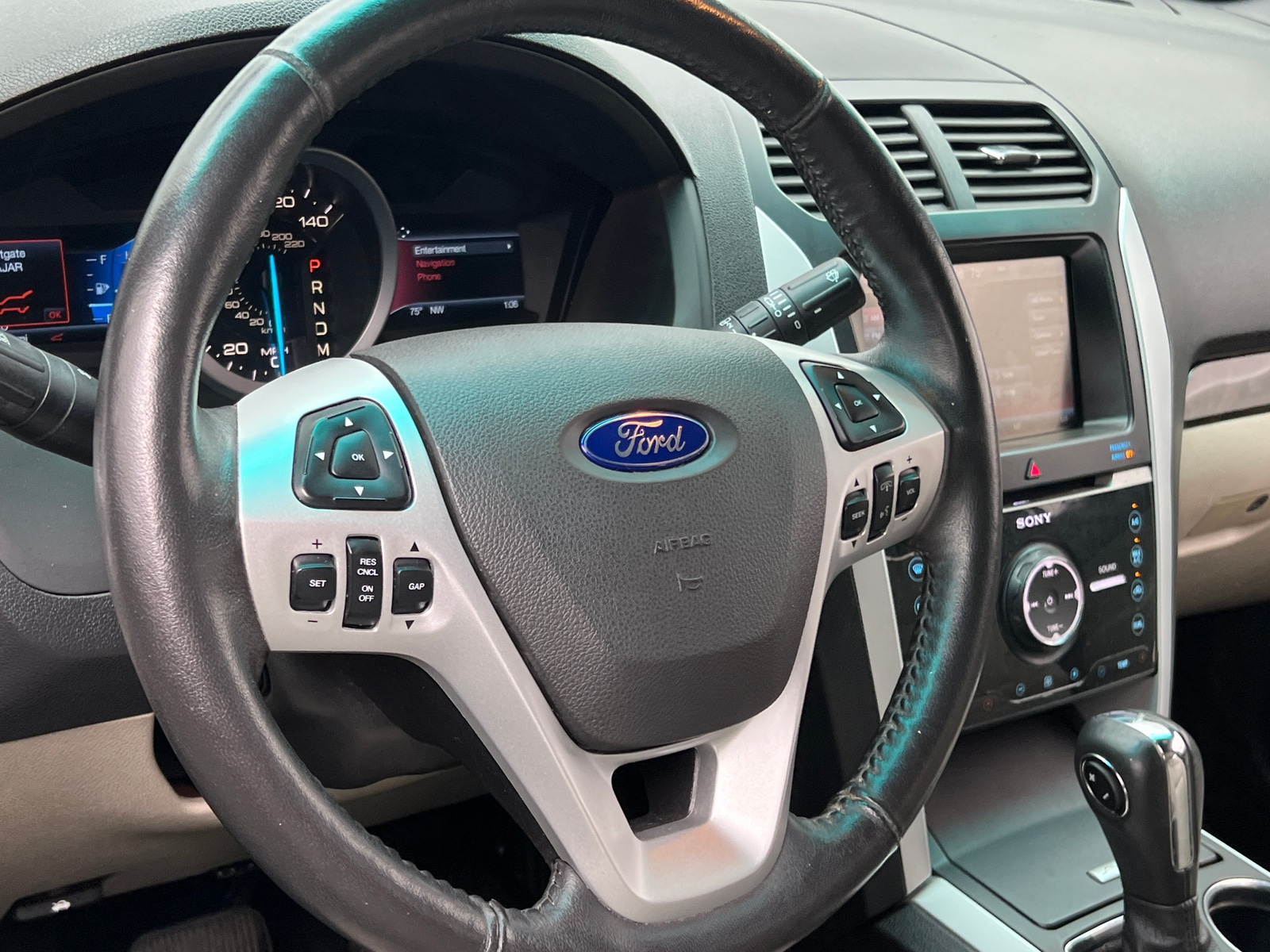 Thumbnail: 2015 Ford Explorer - 4