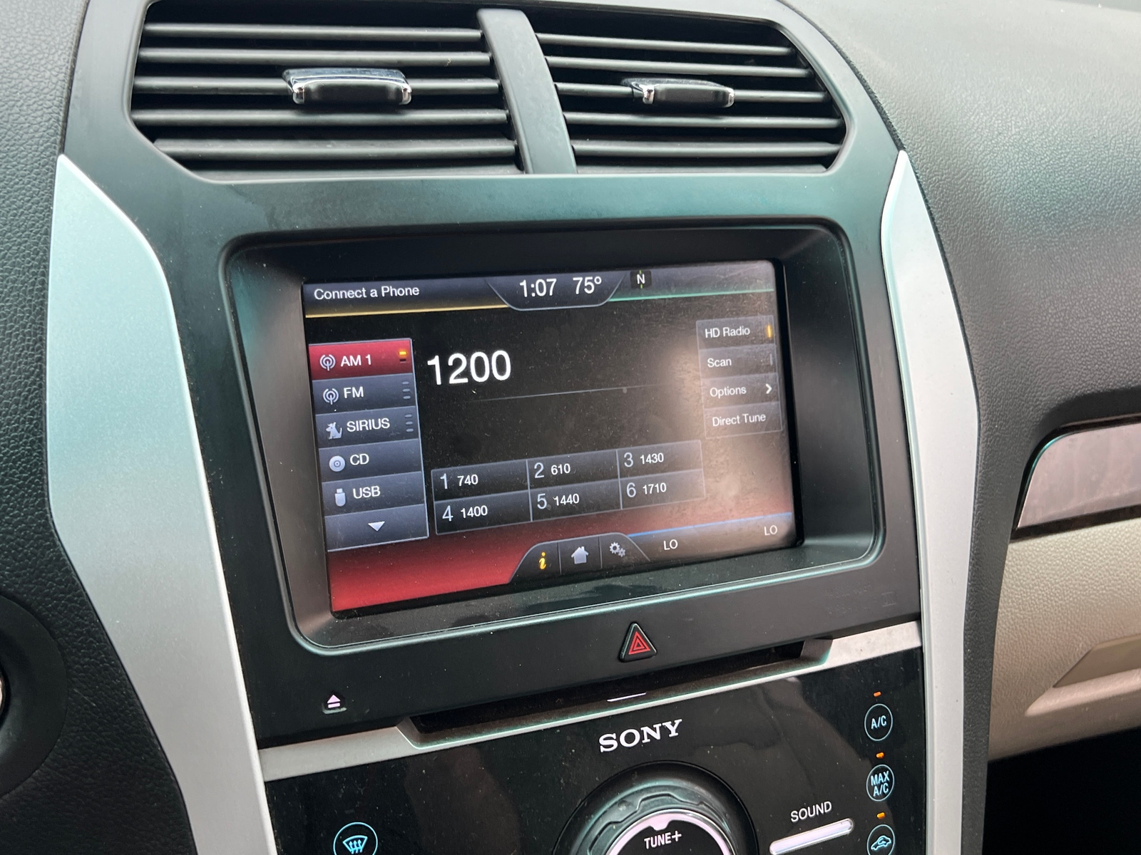 Thumbnail: 2015 Ford Explorer - 3