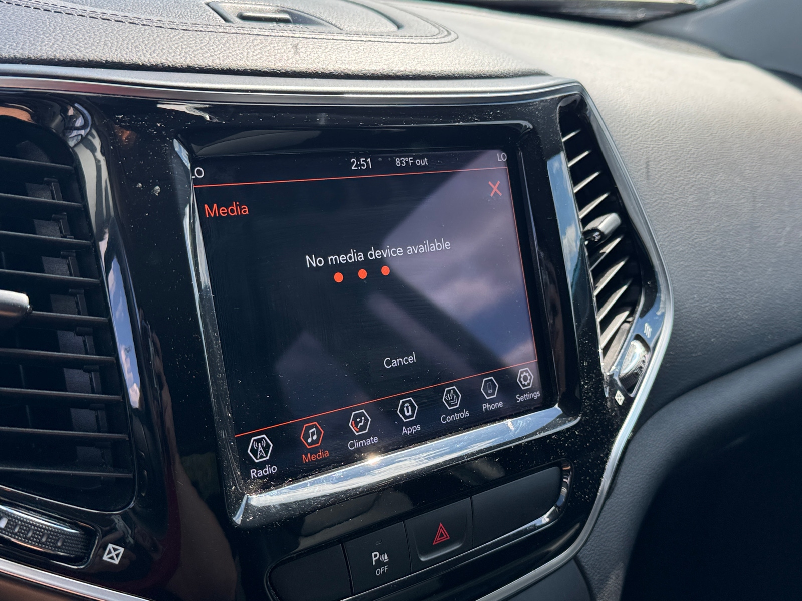 Thumbnail: 2019 Jeep Cherokee - 3