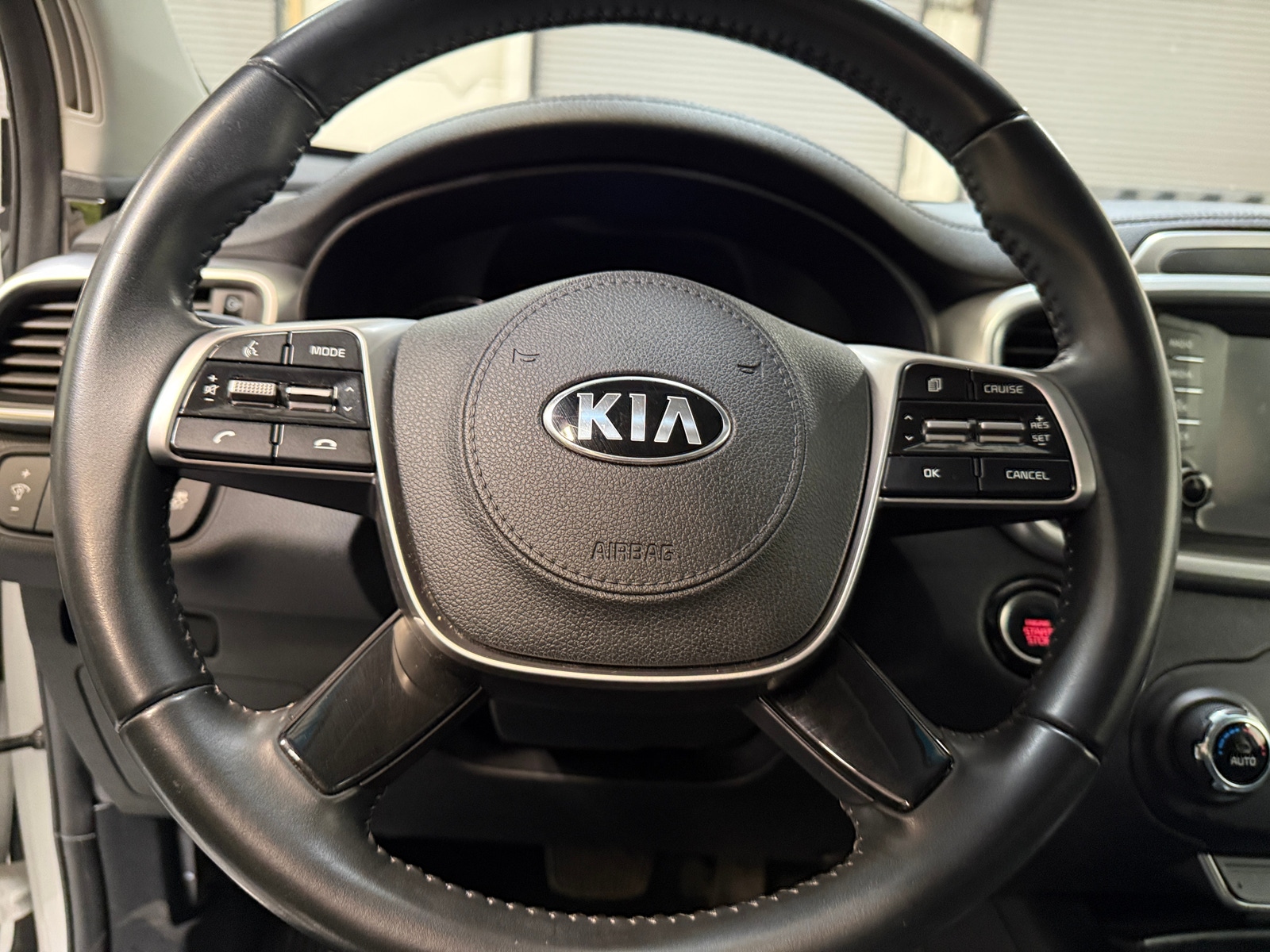 Thumbnail: 2020 Kia Sorento - 5