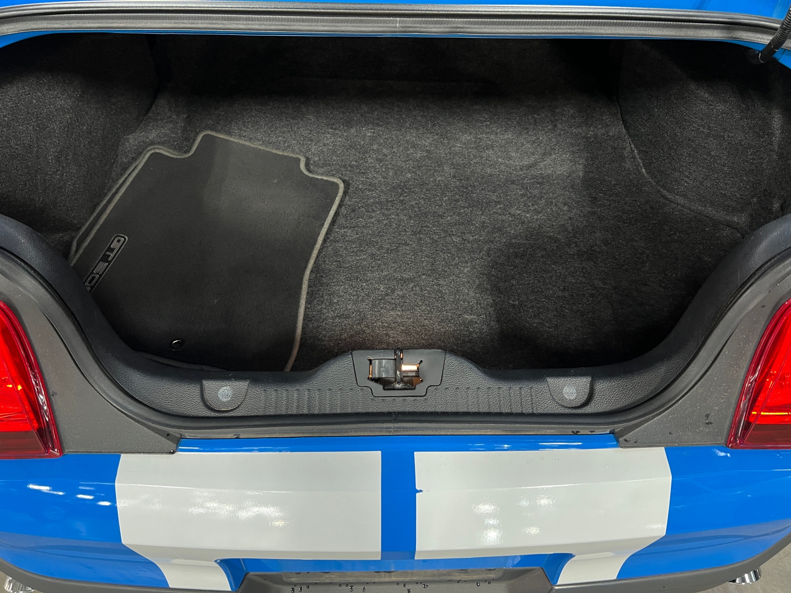 Thumbnail: 2010 Ford Mustang - 5