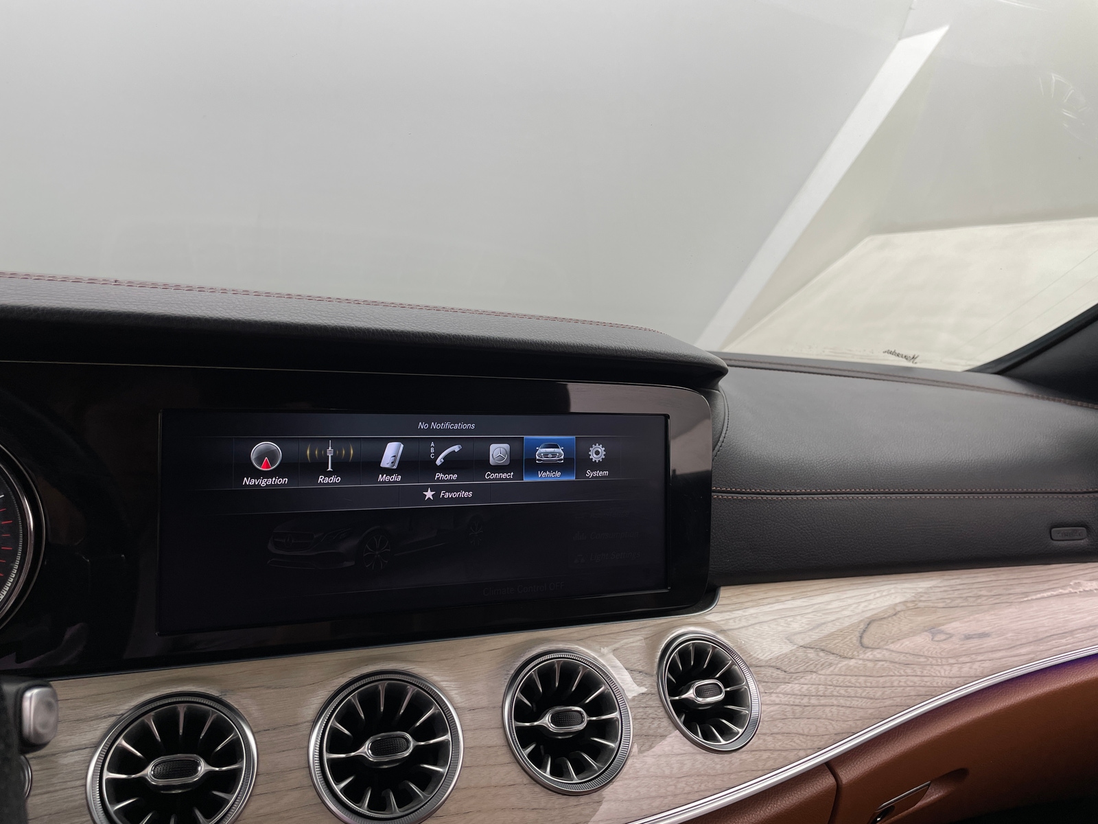 Thumbnail: 2018 Mercedes-Benz E-Class - 3