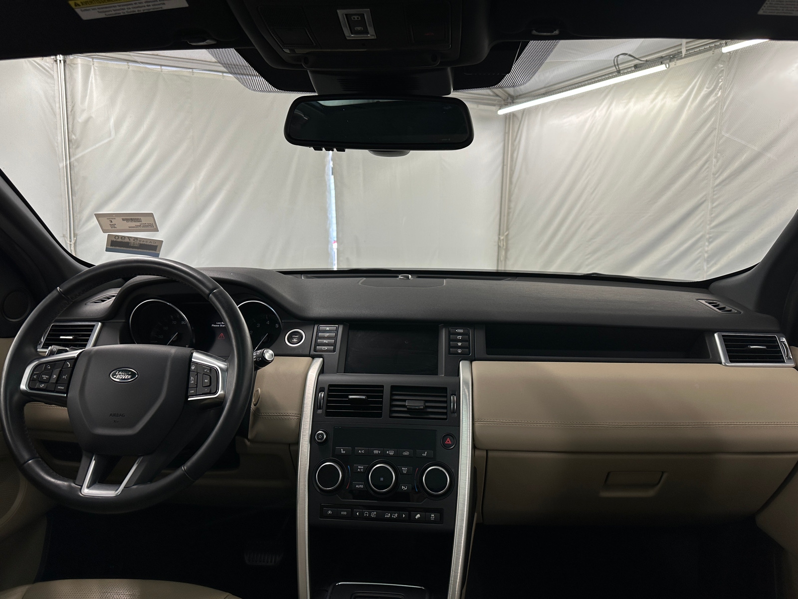 Thumbnail: 2015 Land Rover Discovery Sport - 2