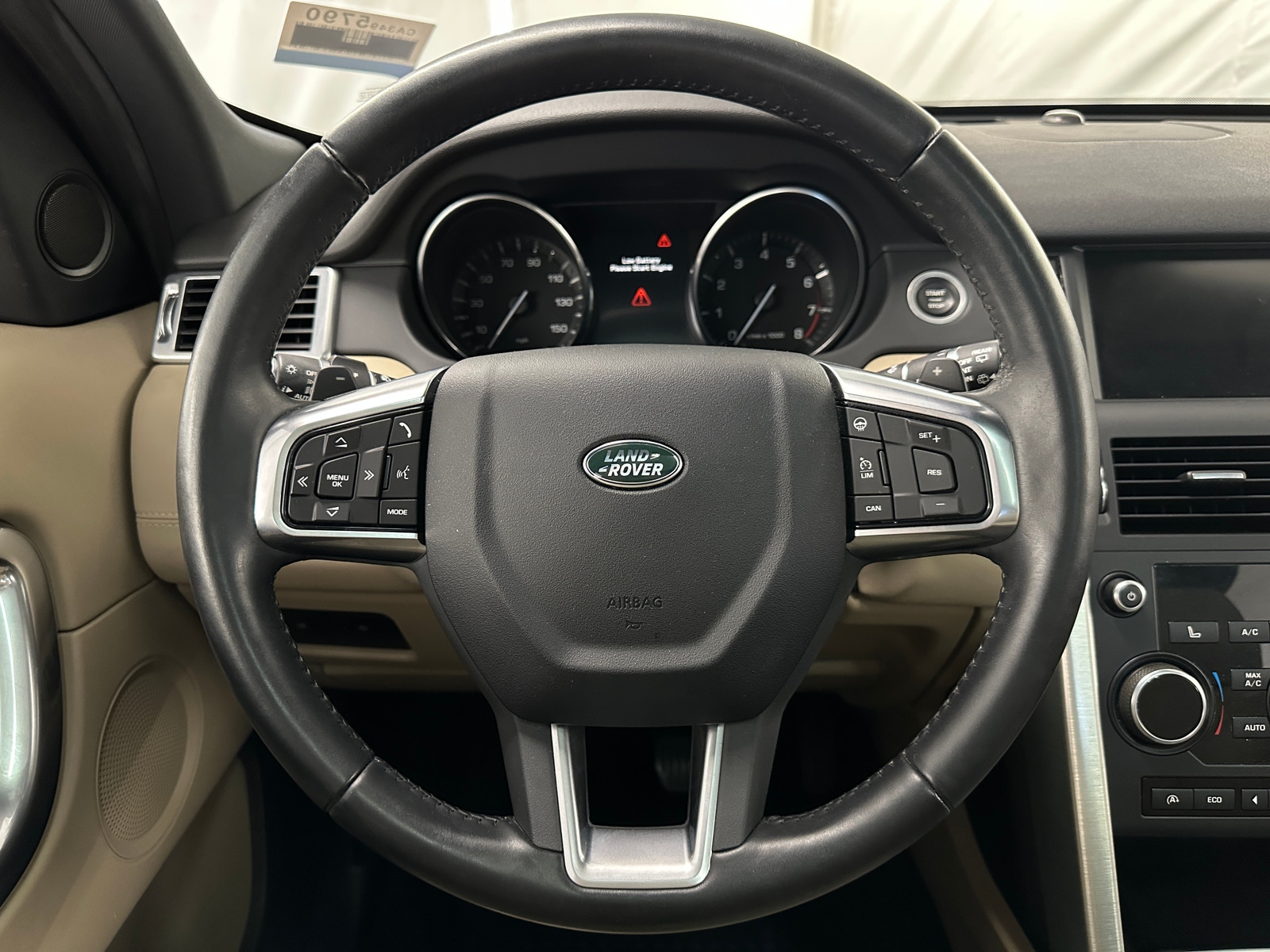 Thumbnail: 2015 Land Rover Discovery Sport - 4
