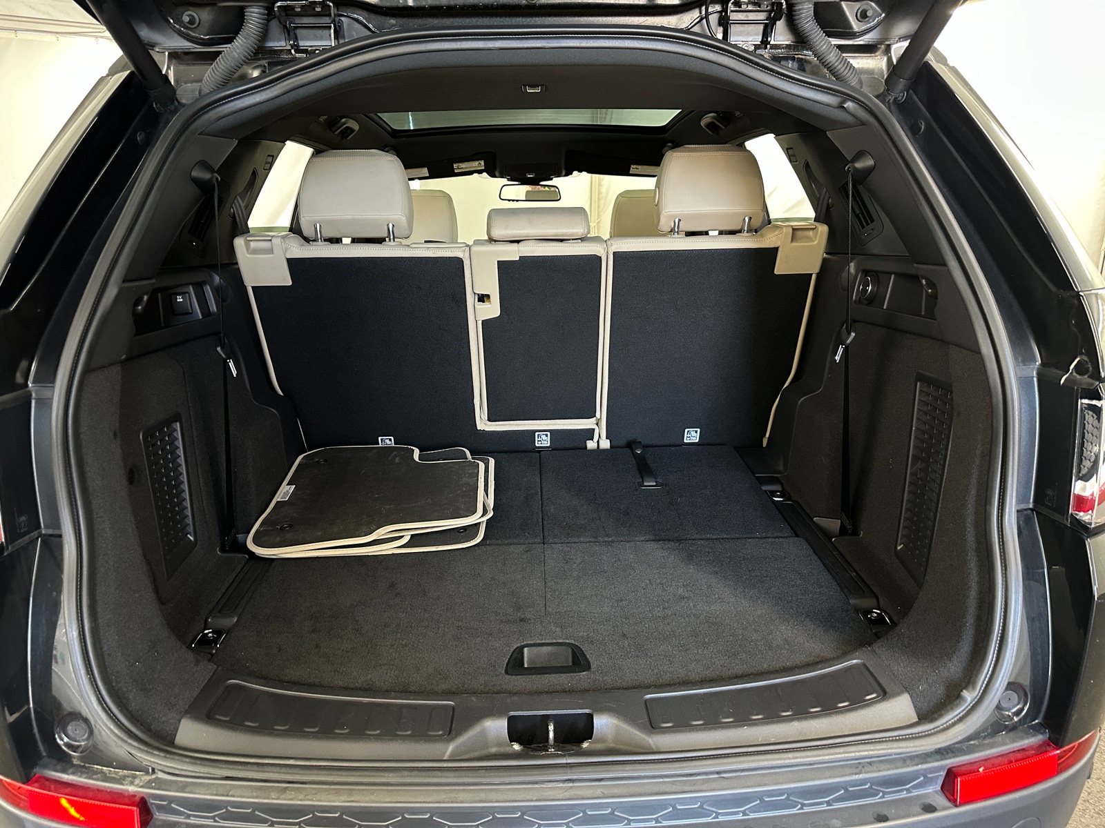 Thumbnail: 2015 Land Rover Discovery Sport - 6