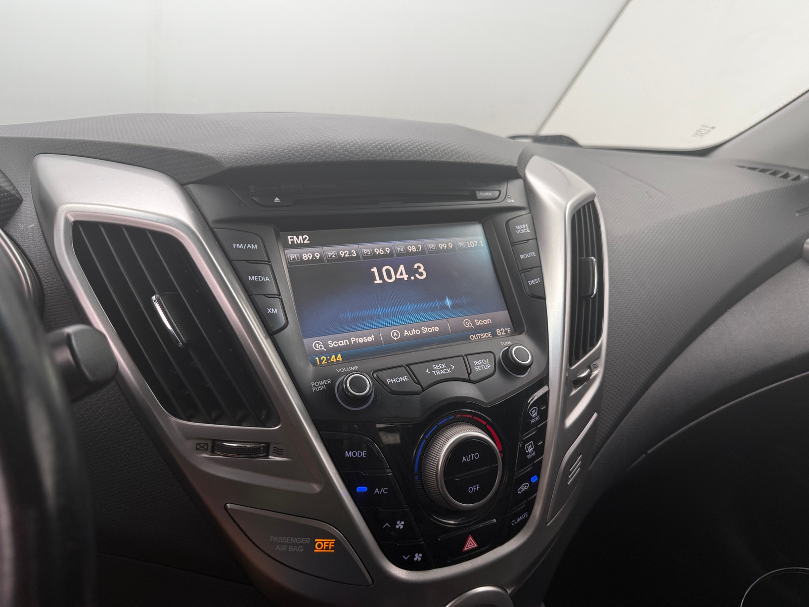 Thumbnail: 2015 Hyundai Veloster - 3