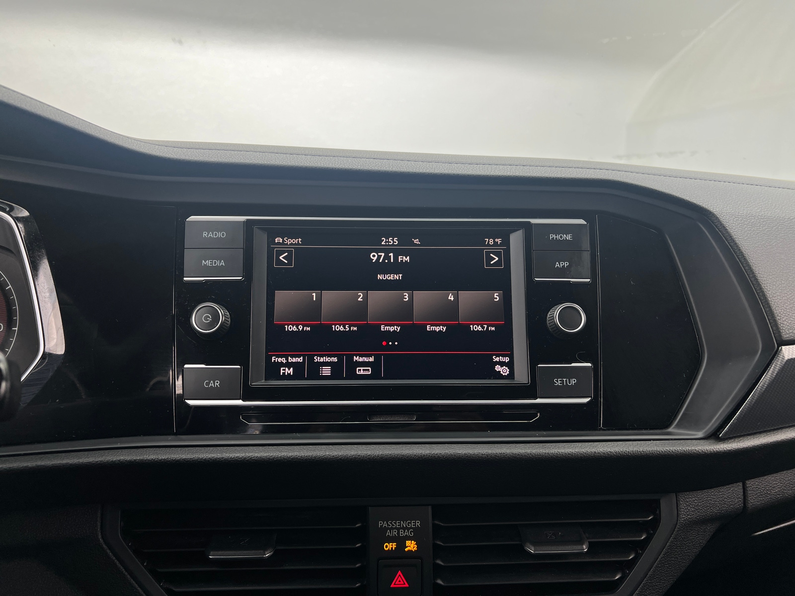 Thumbnail: 2019 Volkswagen Jetta - 4