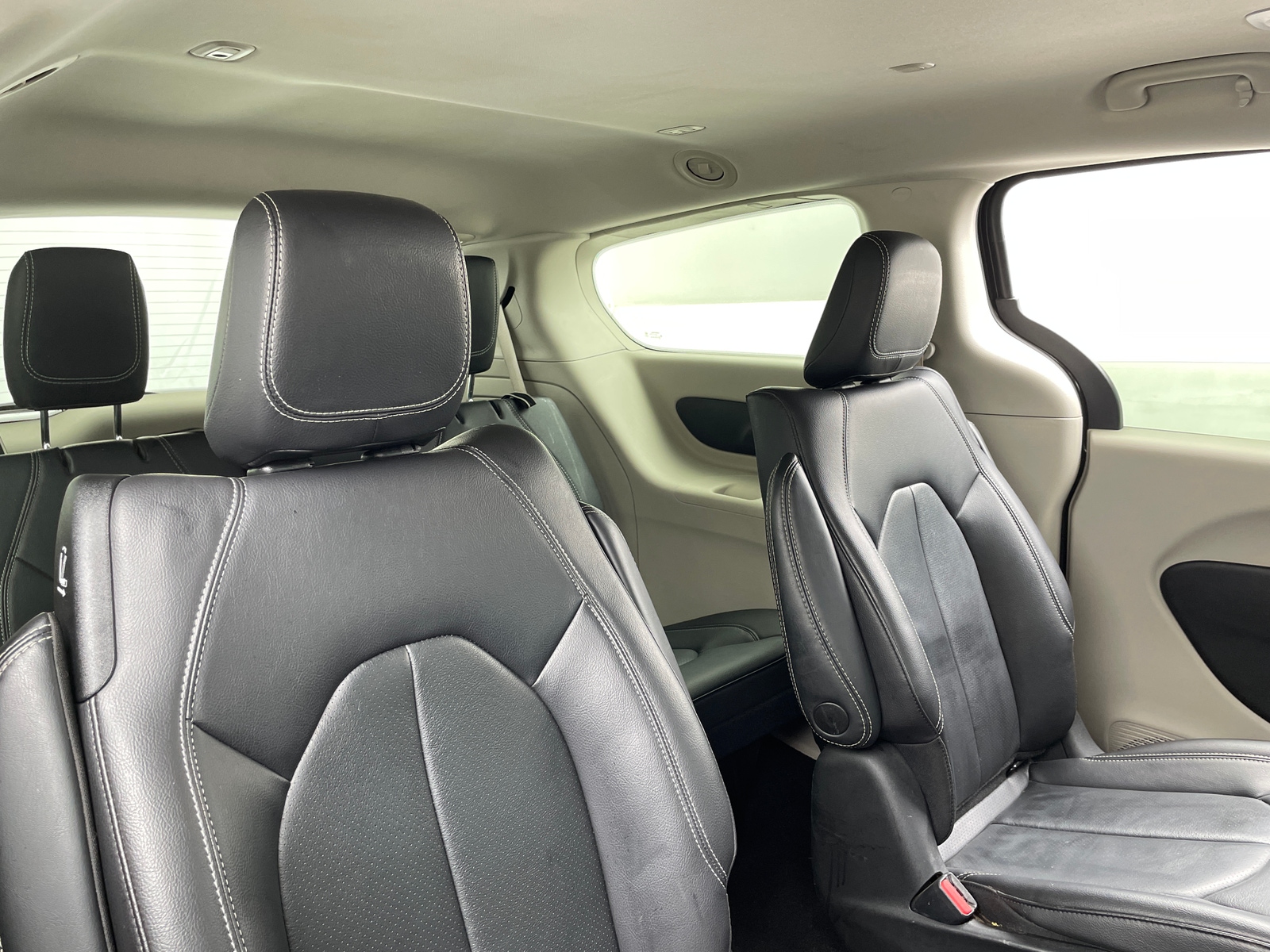 Thumbnail: 2022 Chrysler Pacifica - 5