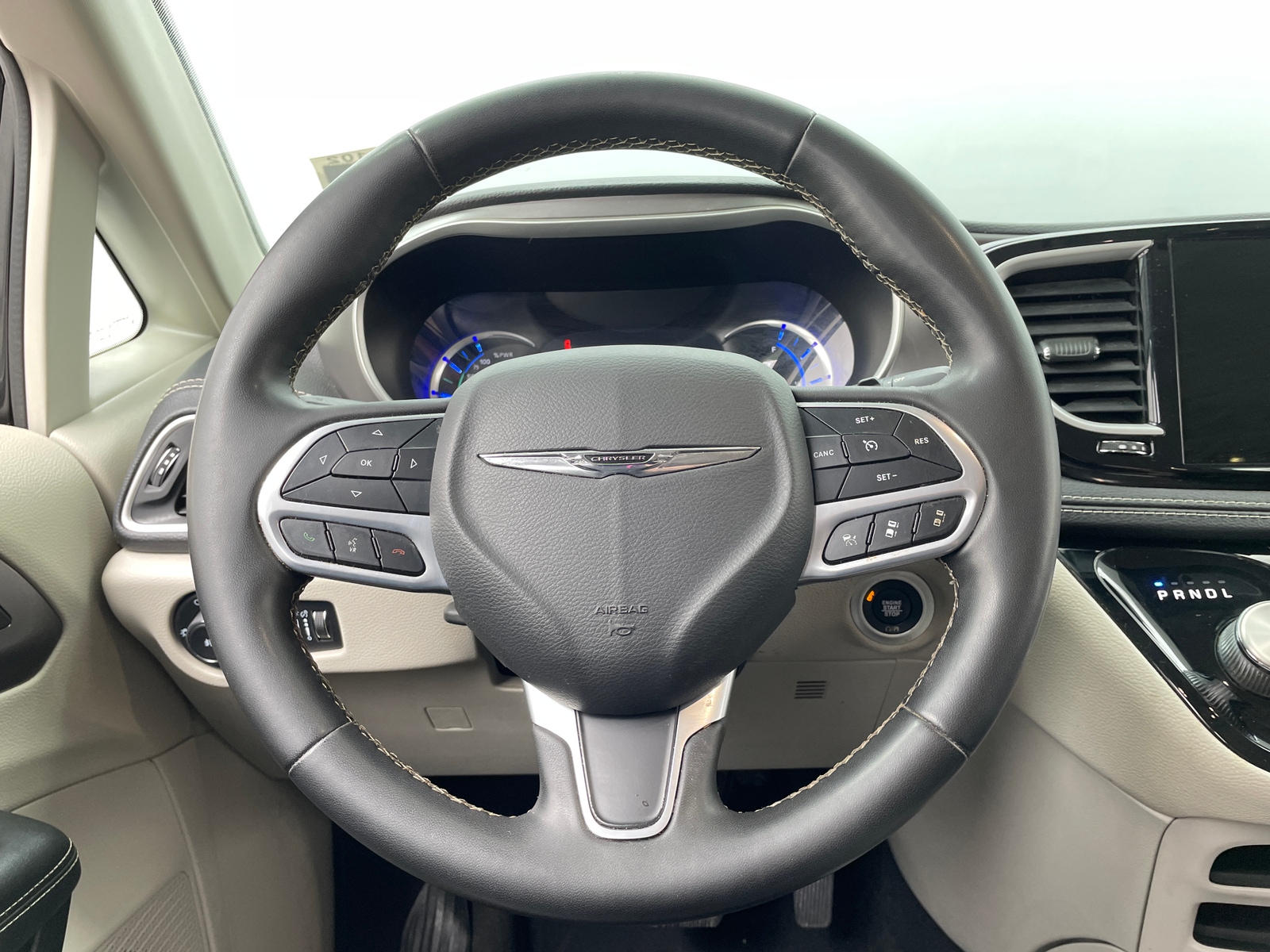 Thumbnail: 2022 Chrysler Pacifica - 4