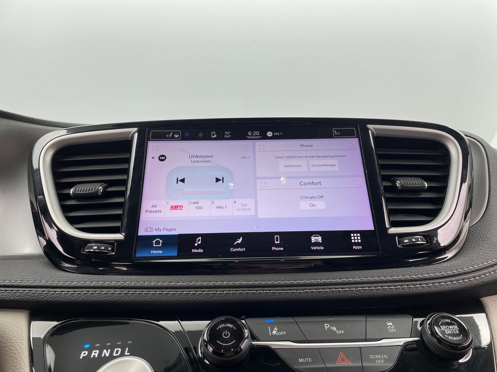 Thumbnail: 2022 Chrysler Pacifica - 3