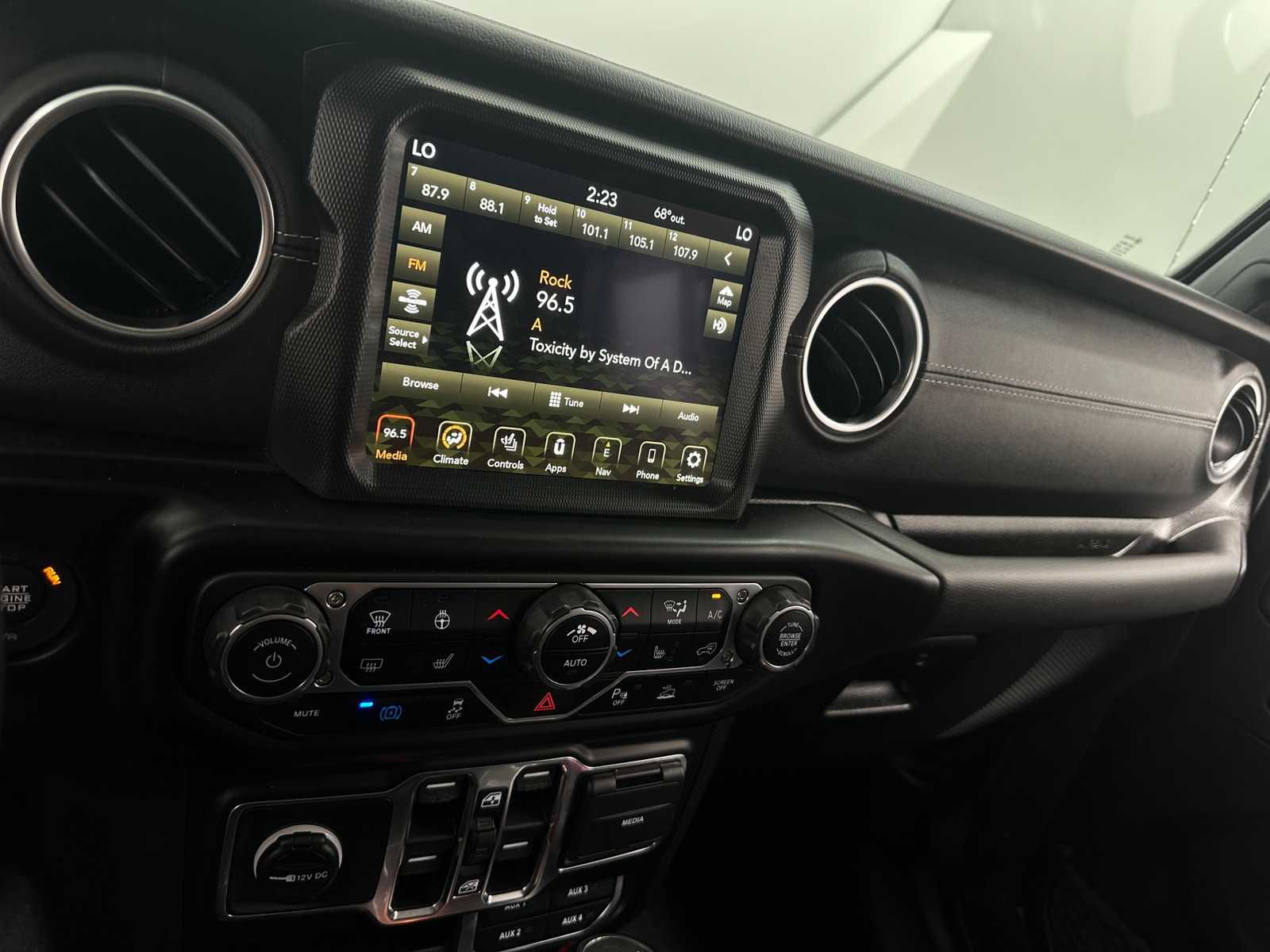 Thumbnail: 2021 Jeep Wrangler - 3