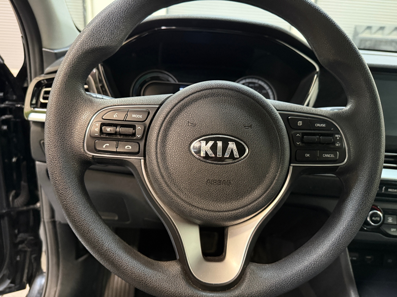 Thumbnail: 2020 Kia Niro - 5