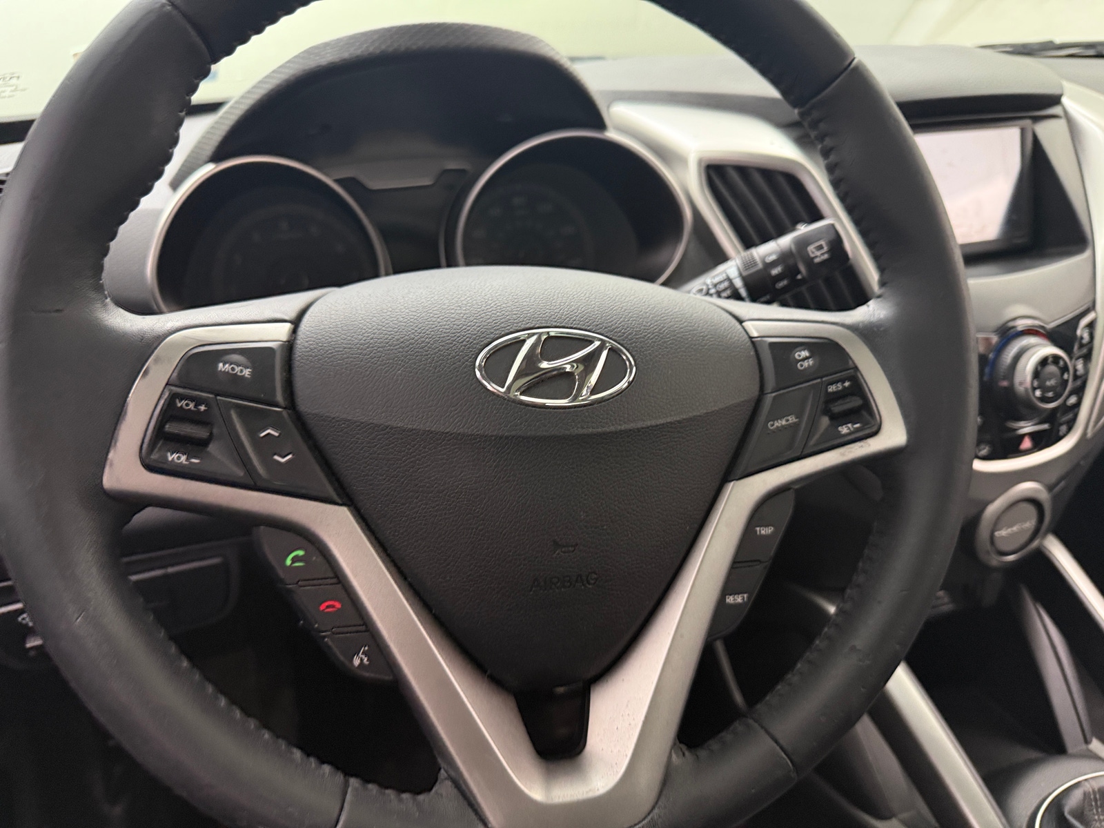 Thumbnail: 2012 Hyundai Veloster - 4