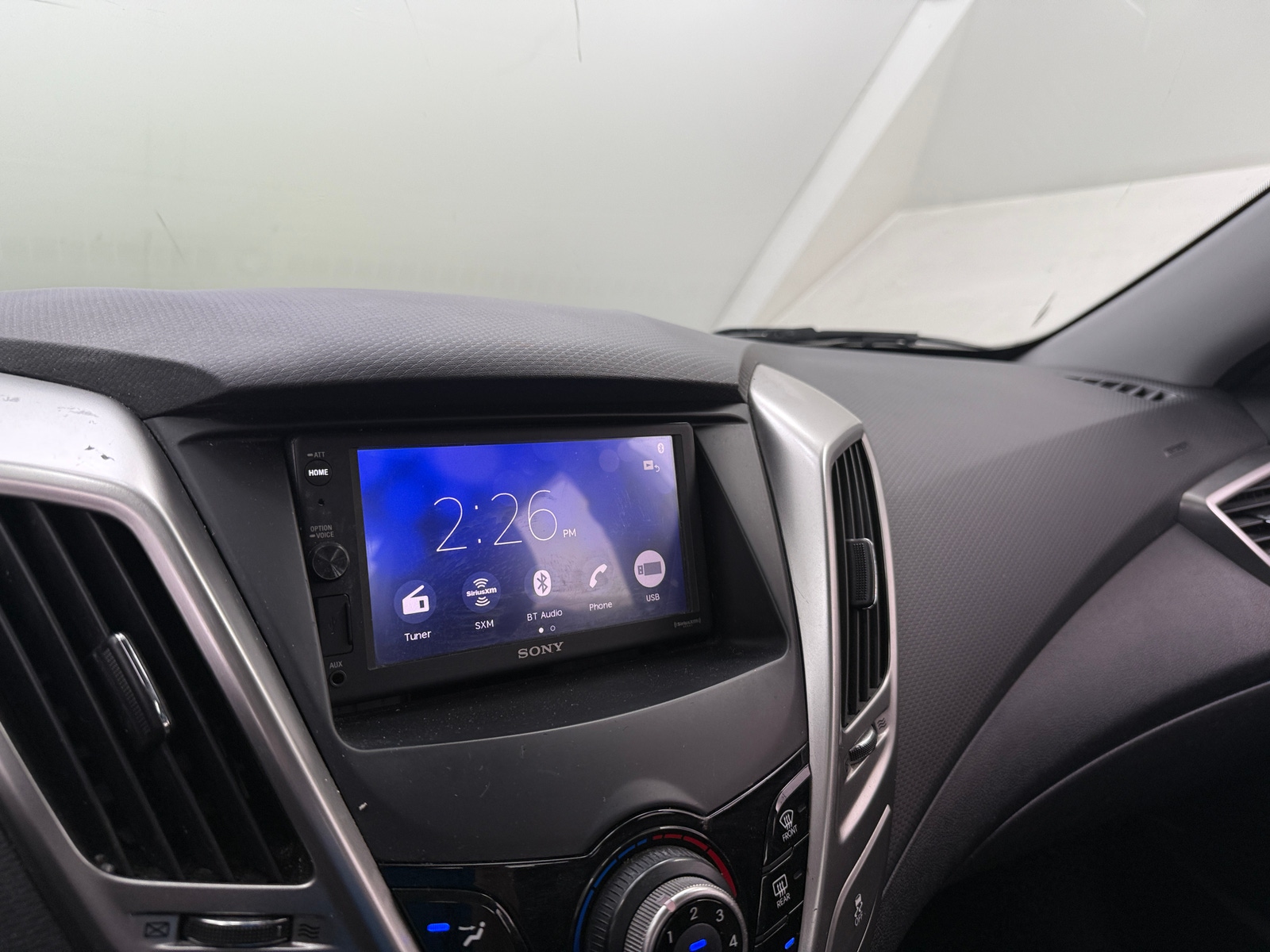 Thumbnail: 2012 Hyundai Veloster - 3